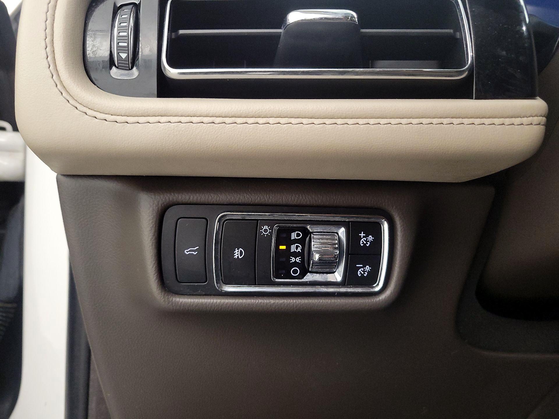 Thumbnail: 2021 Lincoln Aviator - 11