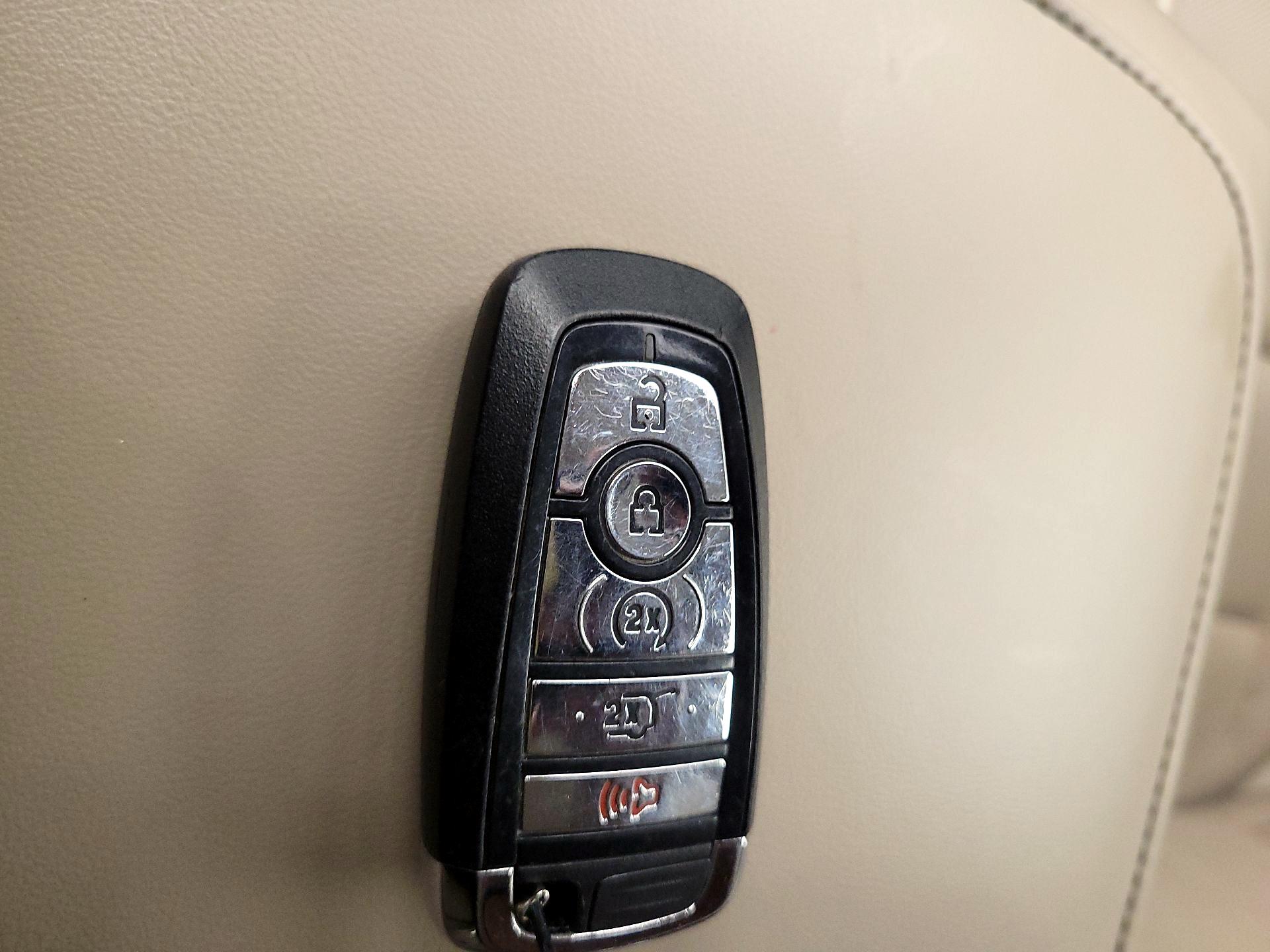 Thumbnail: 2021 Lincoln Aviator - 20