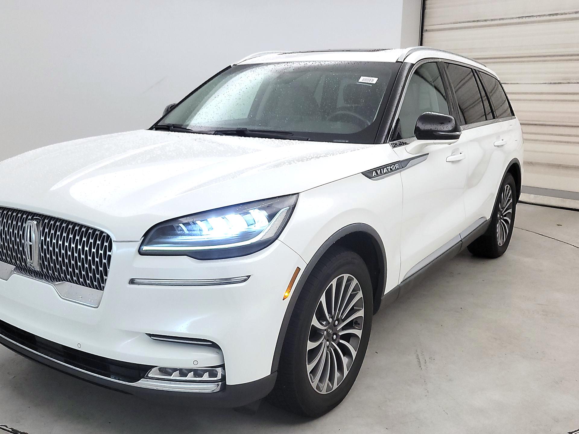 Thumbnail: 2021 Lincoln Aviator - 3
