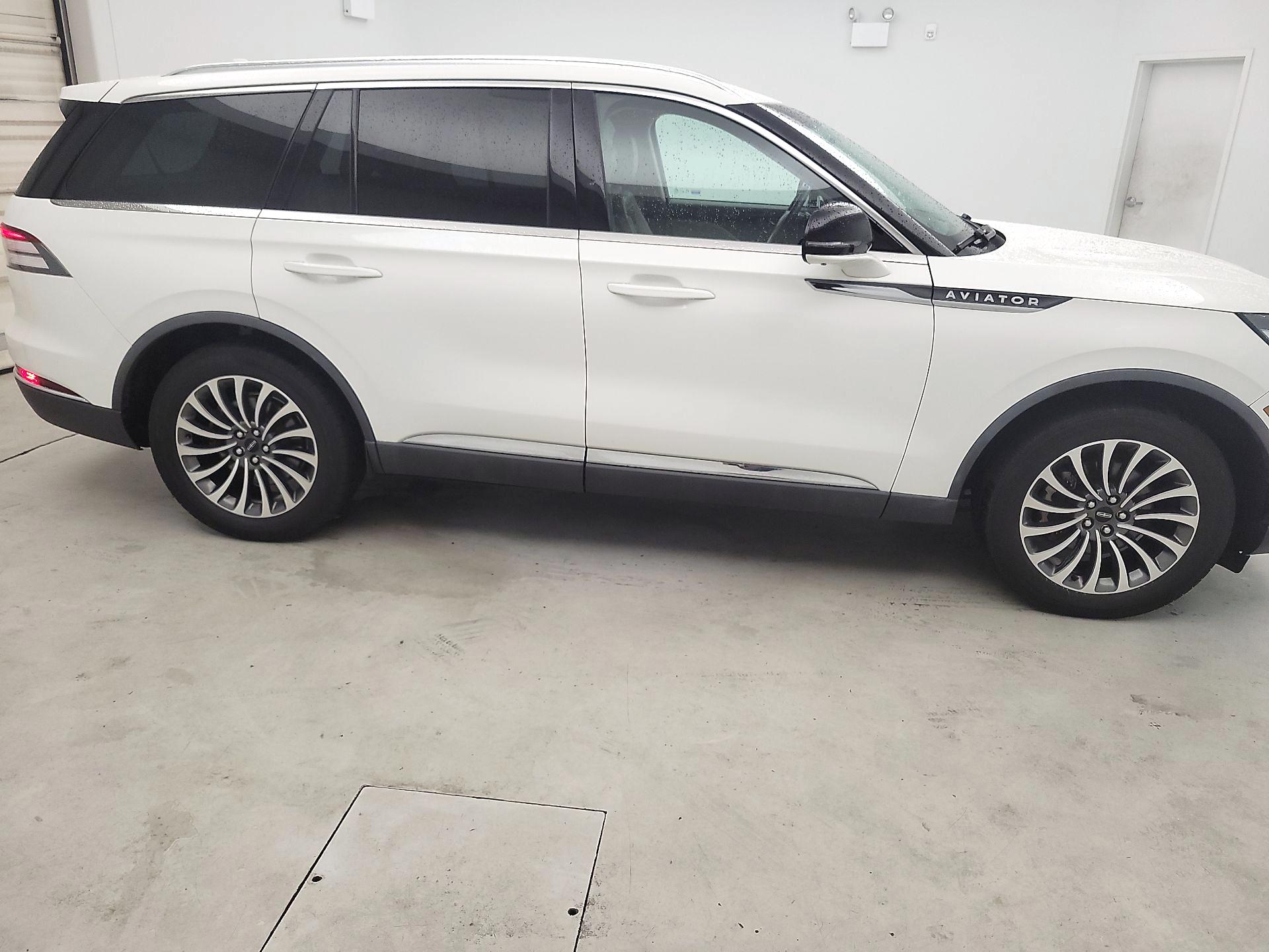 Thumbnail: 2021 Lincoln Aviator - 4