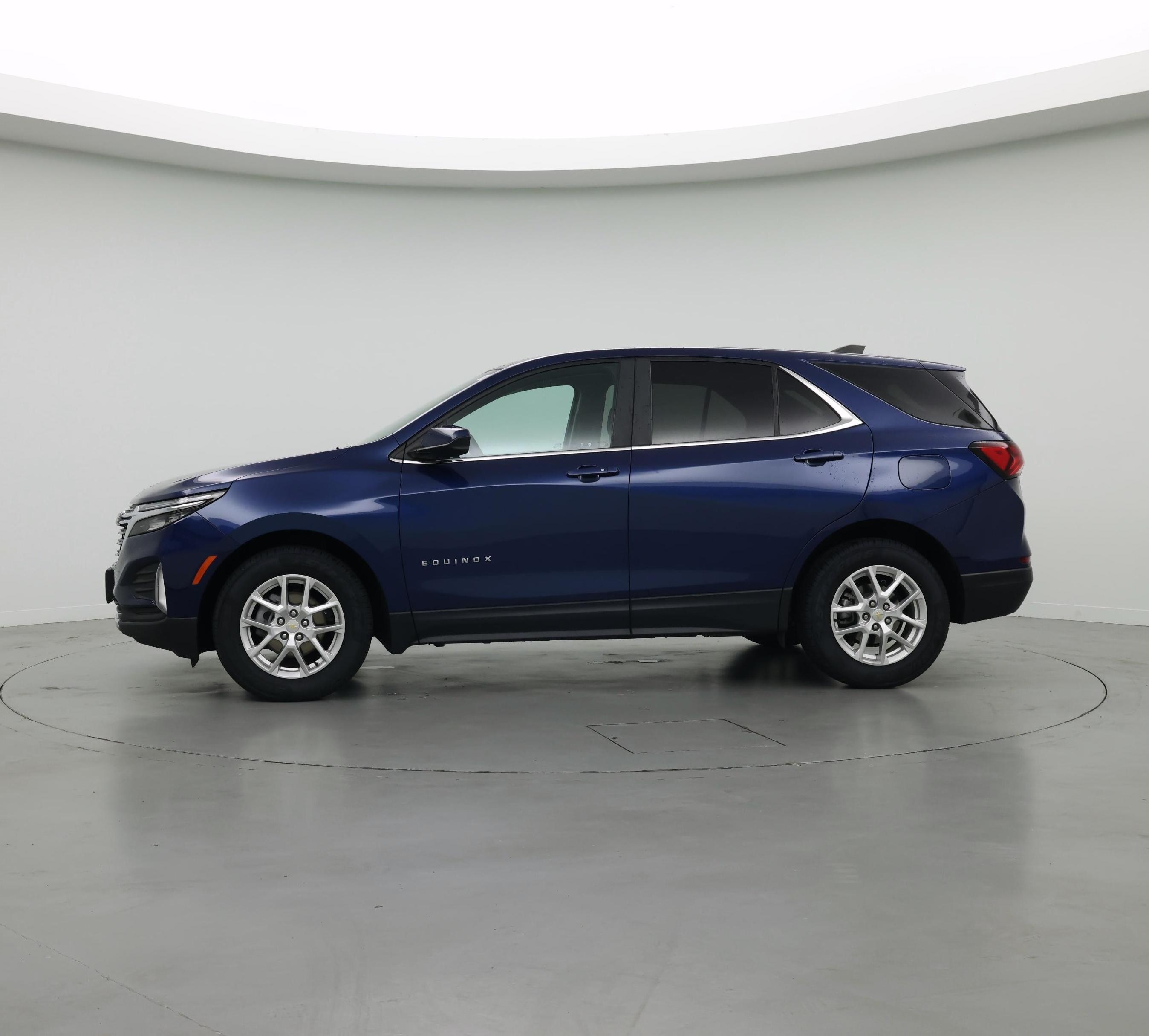 Thumbnail: 2022 Chevrolet Equinox - 3