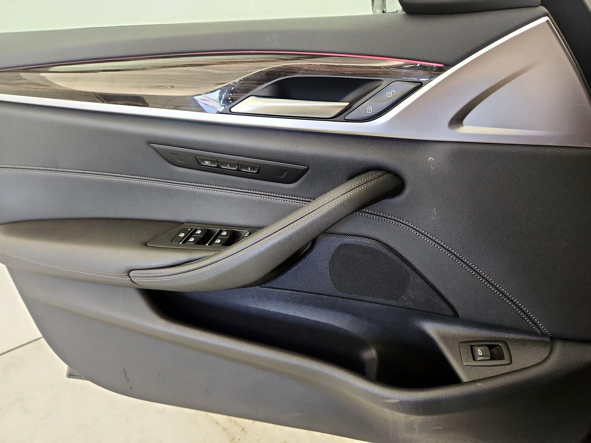 Thumbnail: 2022 BMW 5 Series - 12