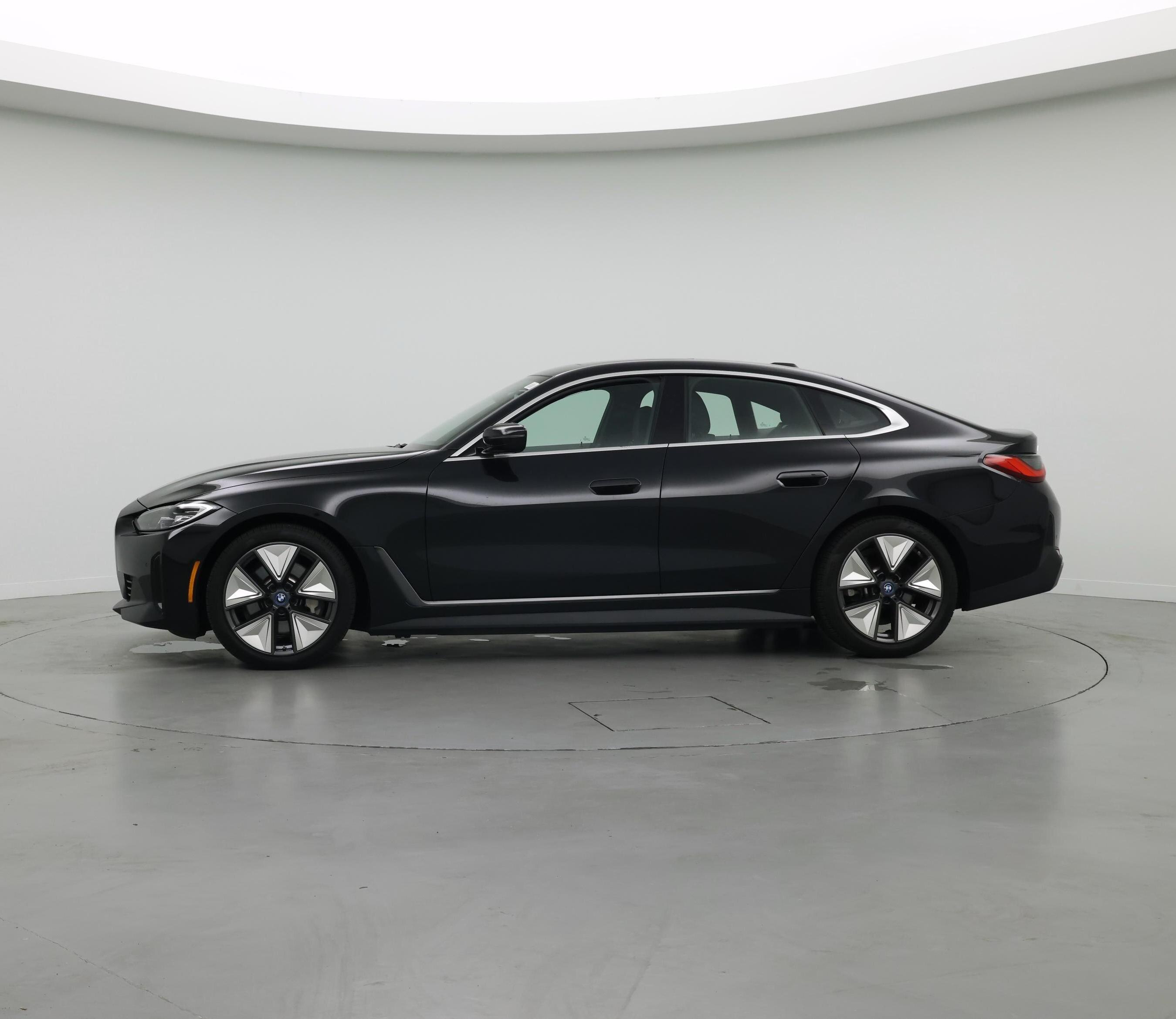 Thumbnail: 2023 BMW i4 - 3