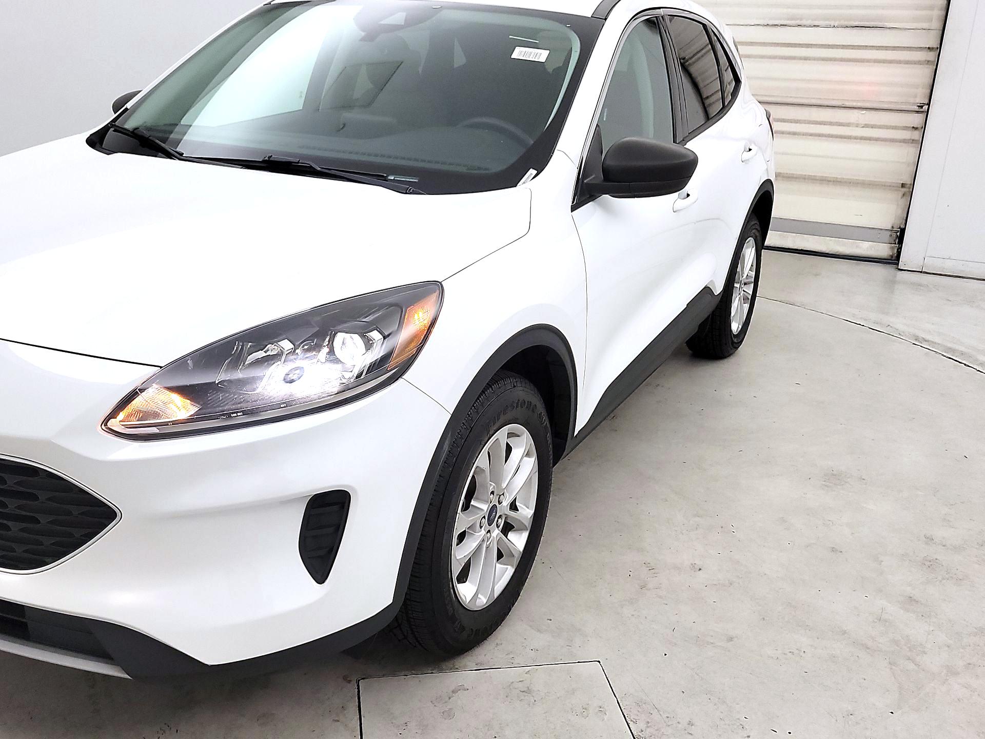 Thumbnail: 2022 Ford Escape - 3