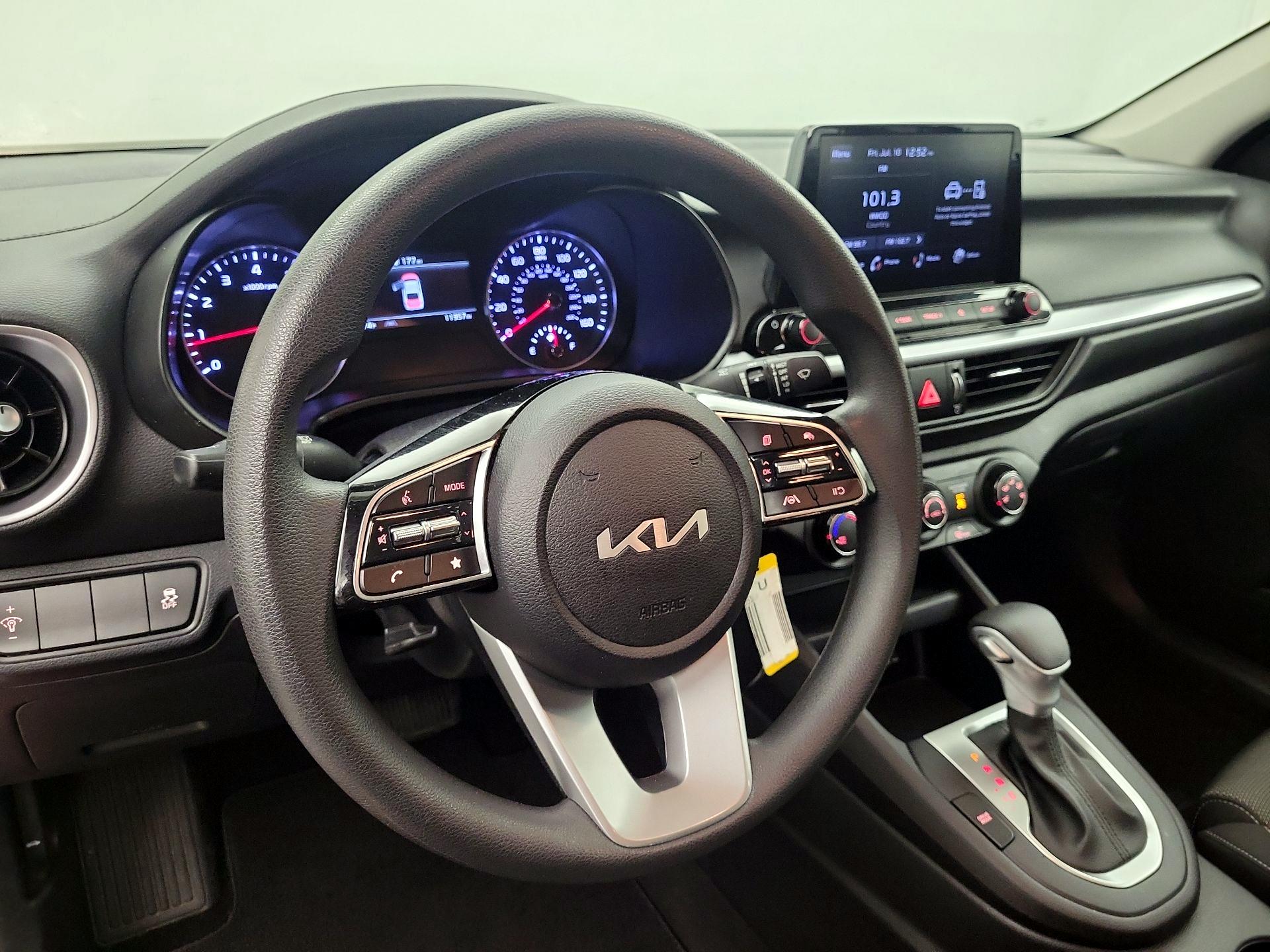 Thumbnail: 2023 Kia Forte - 9