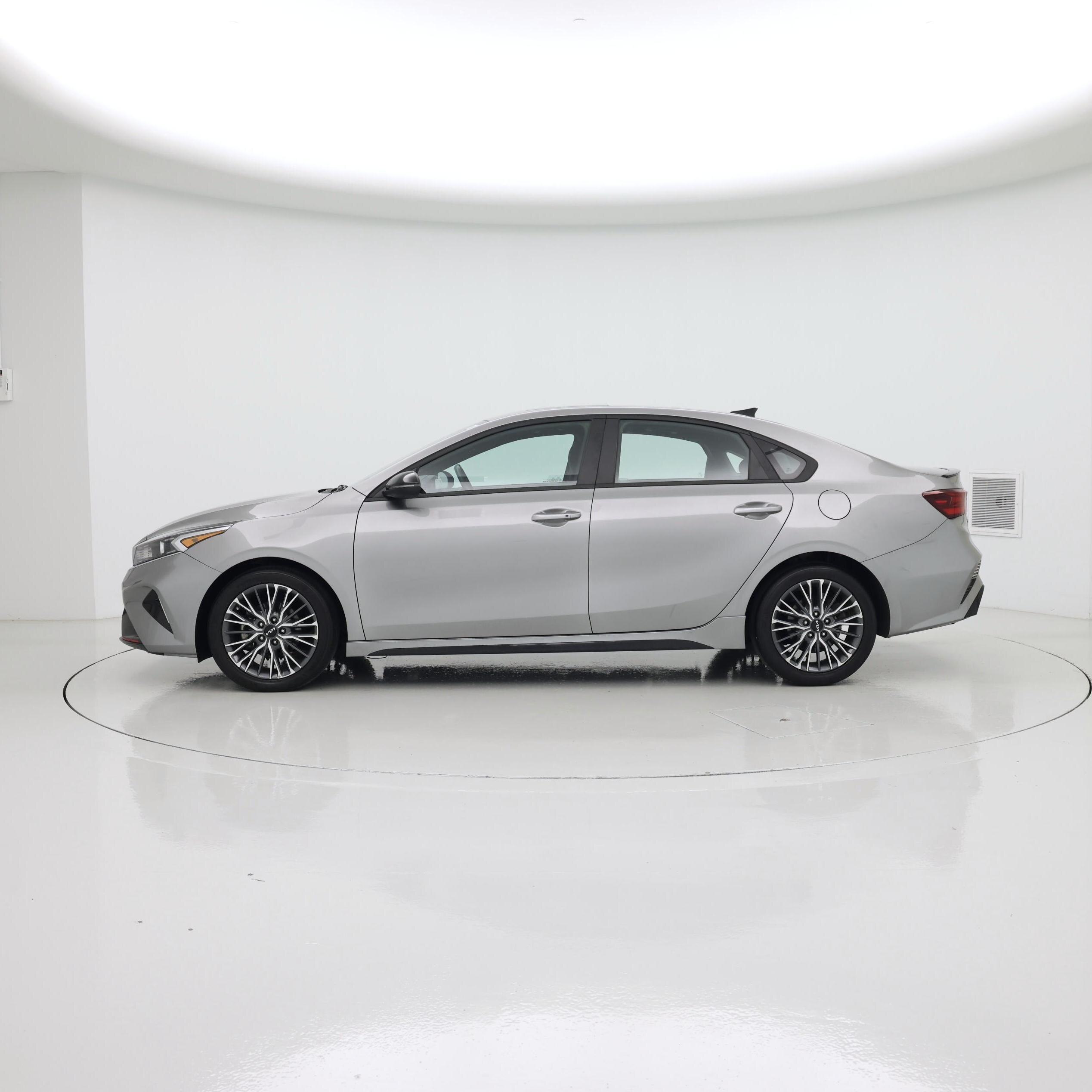 Thumbnail: 2023 Kia Forte - 3
