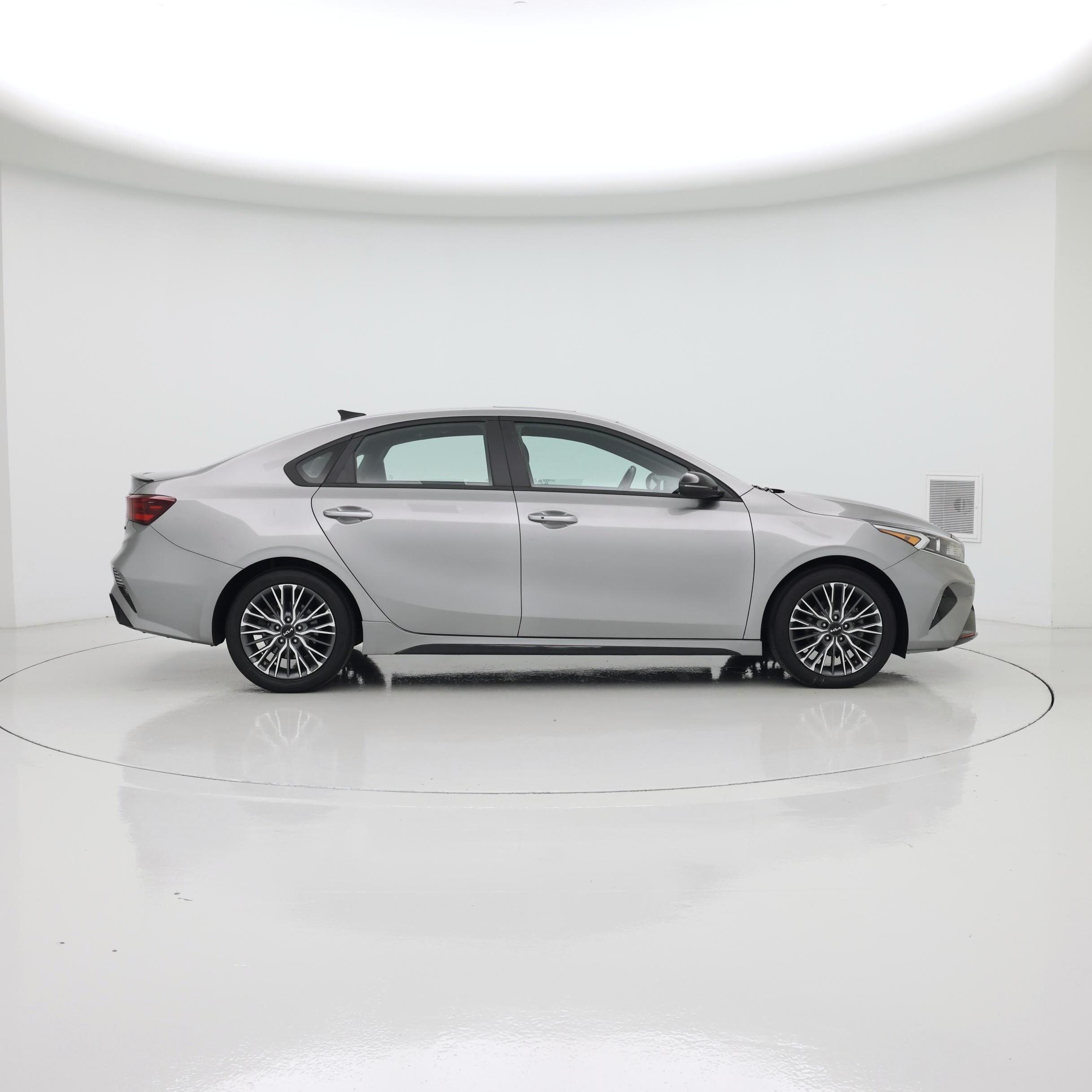 Thumbnail: 2023 Kia Forte - 7