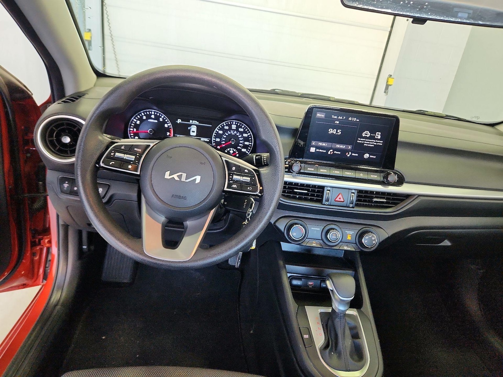2023 Kia Forte LXS - Photo 10