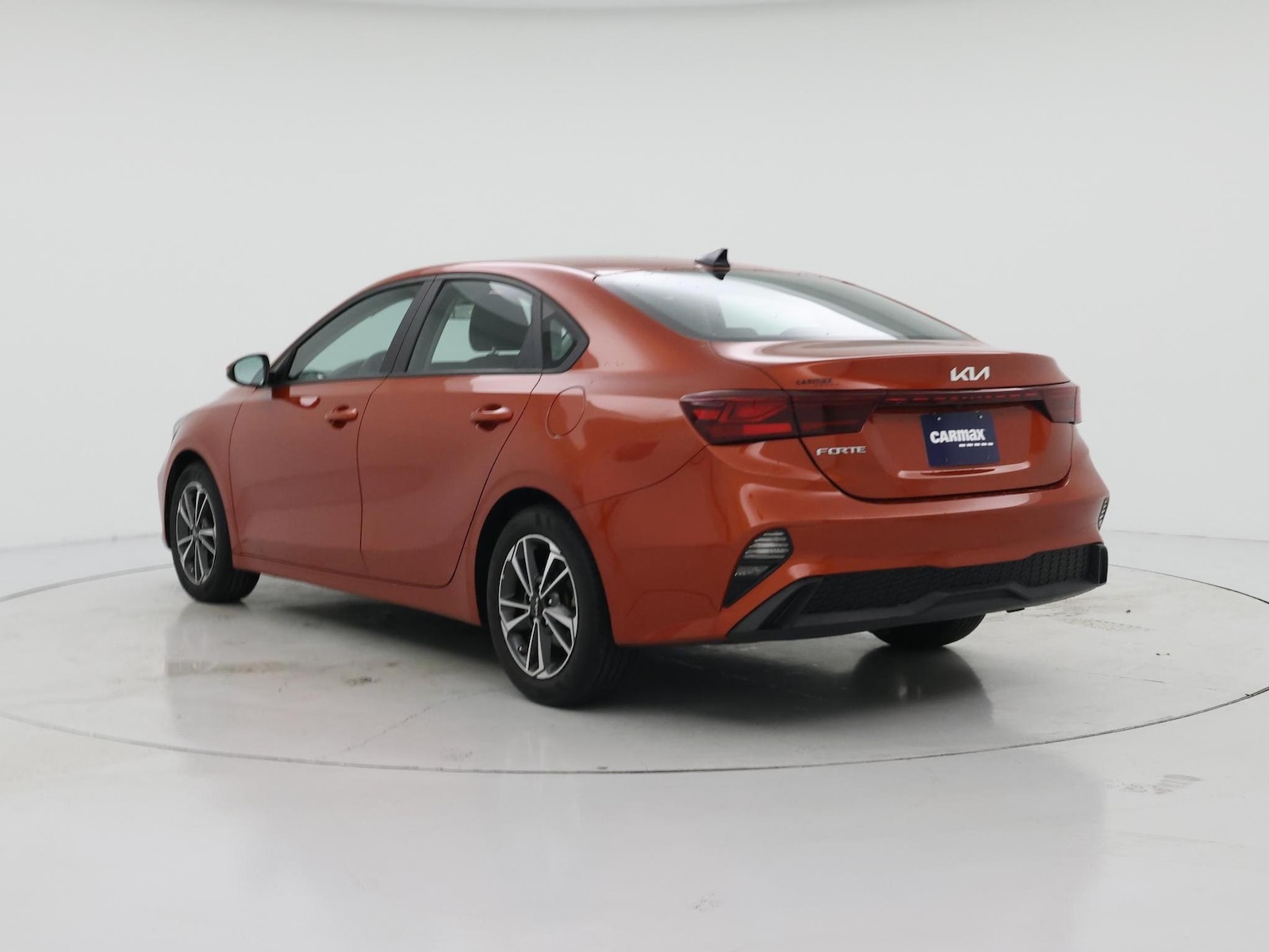 2023 Kia Forte LXS - Photo 3