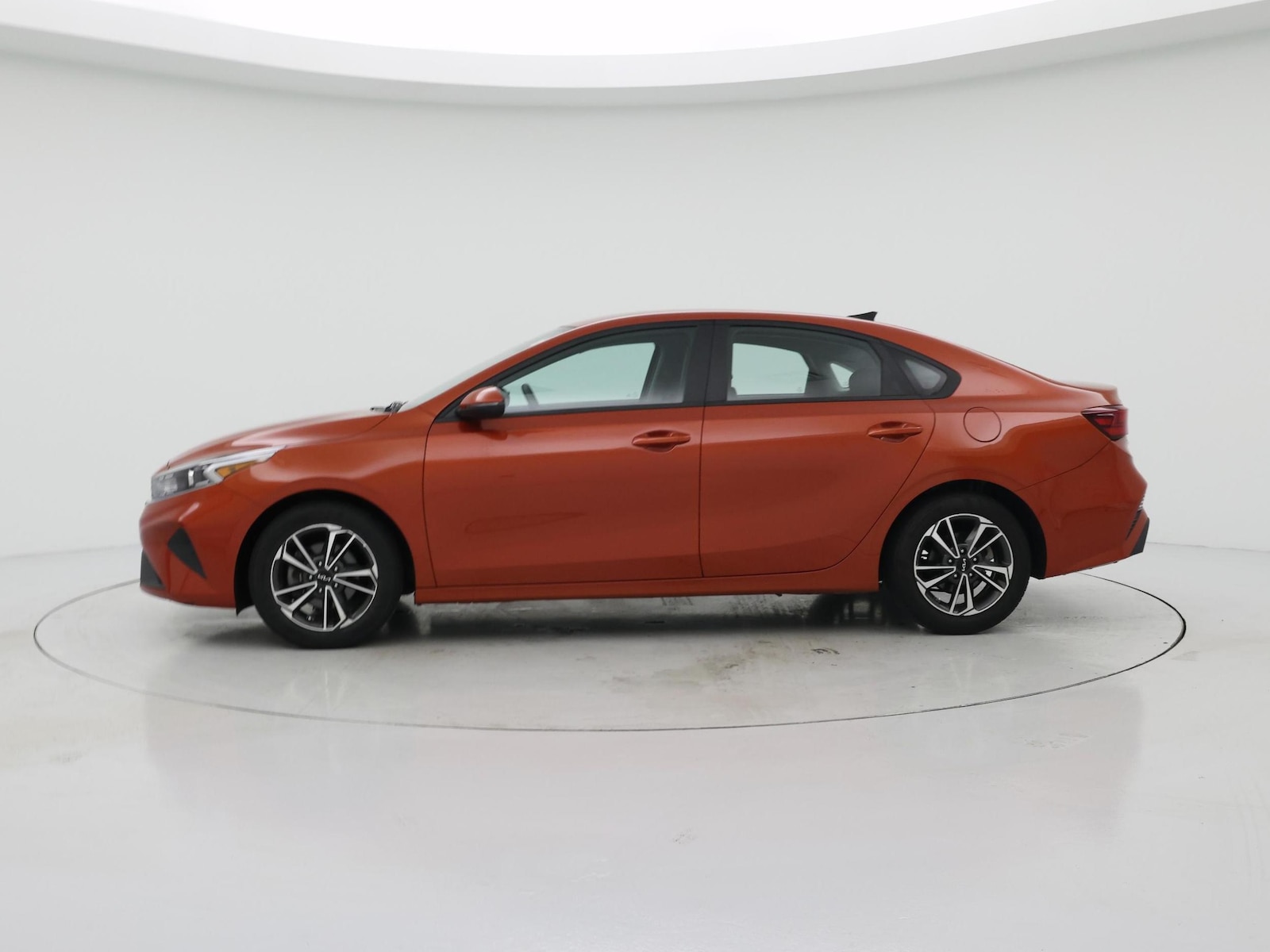 2023 Kia Forte LXS - Photo 4