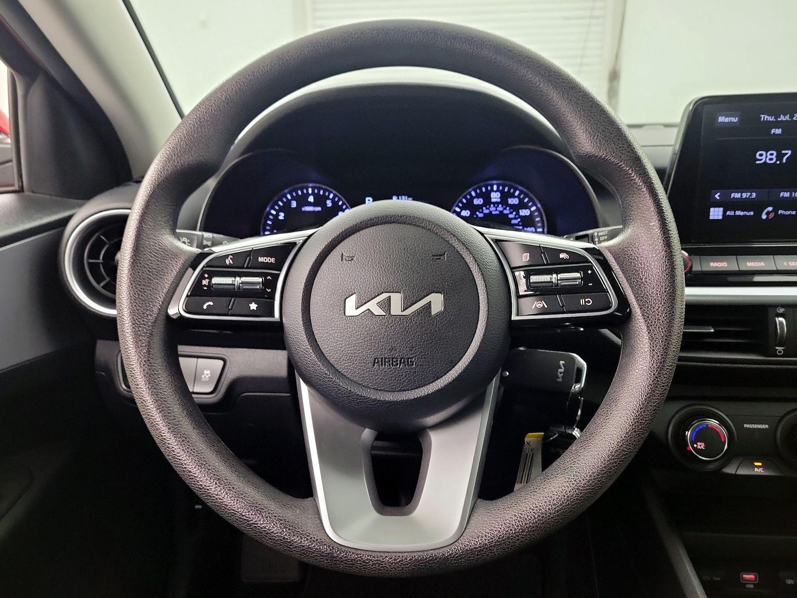 2023 Kia Forte LXS - Photo 11