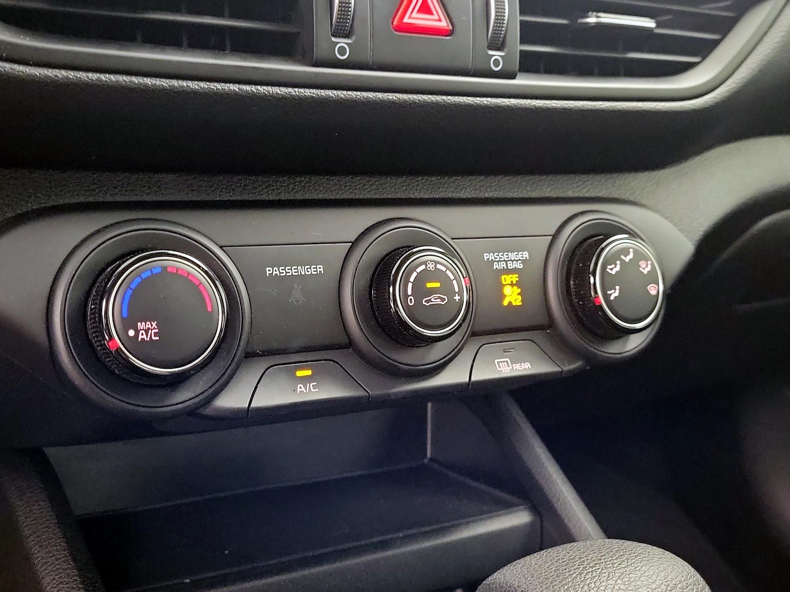 2023 Kia Forte LXS - Photo 17