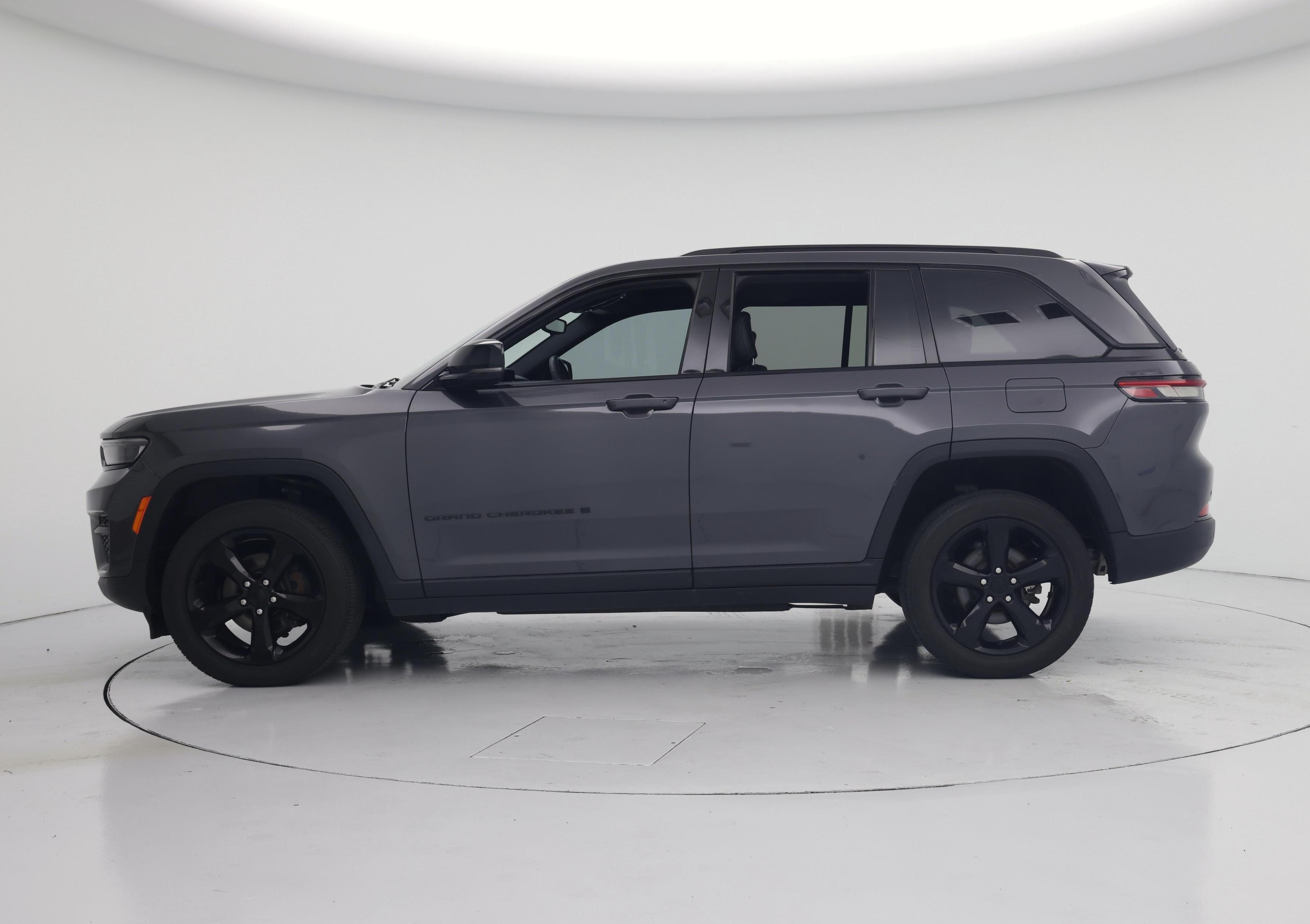 Thumbnail: 2023 Jeep Grand Cherokee - 3