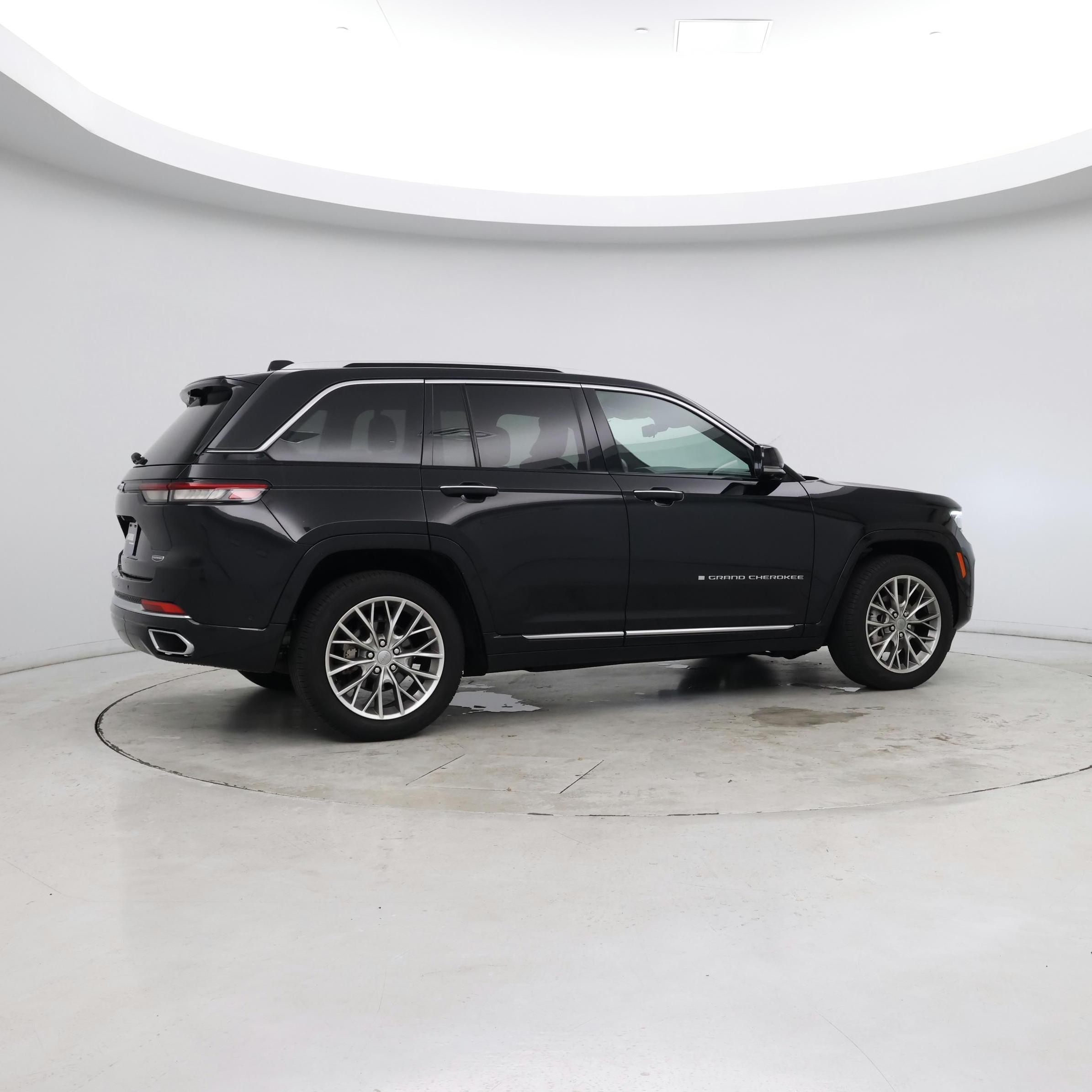 Thumbnail: 2023 Jeep Grand Cherokee - 8