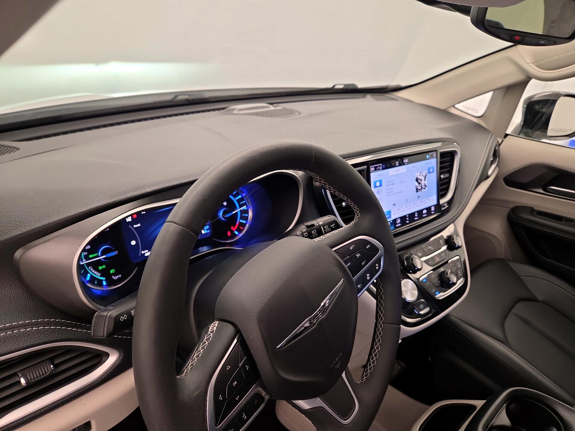 Thumbnail: 2024 Chrysler Pacifica - 9