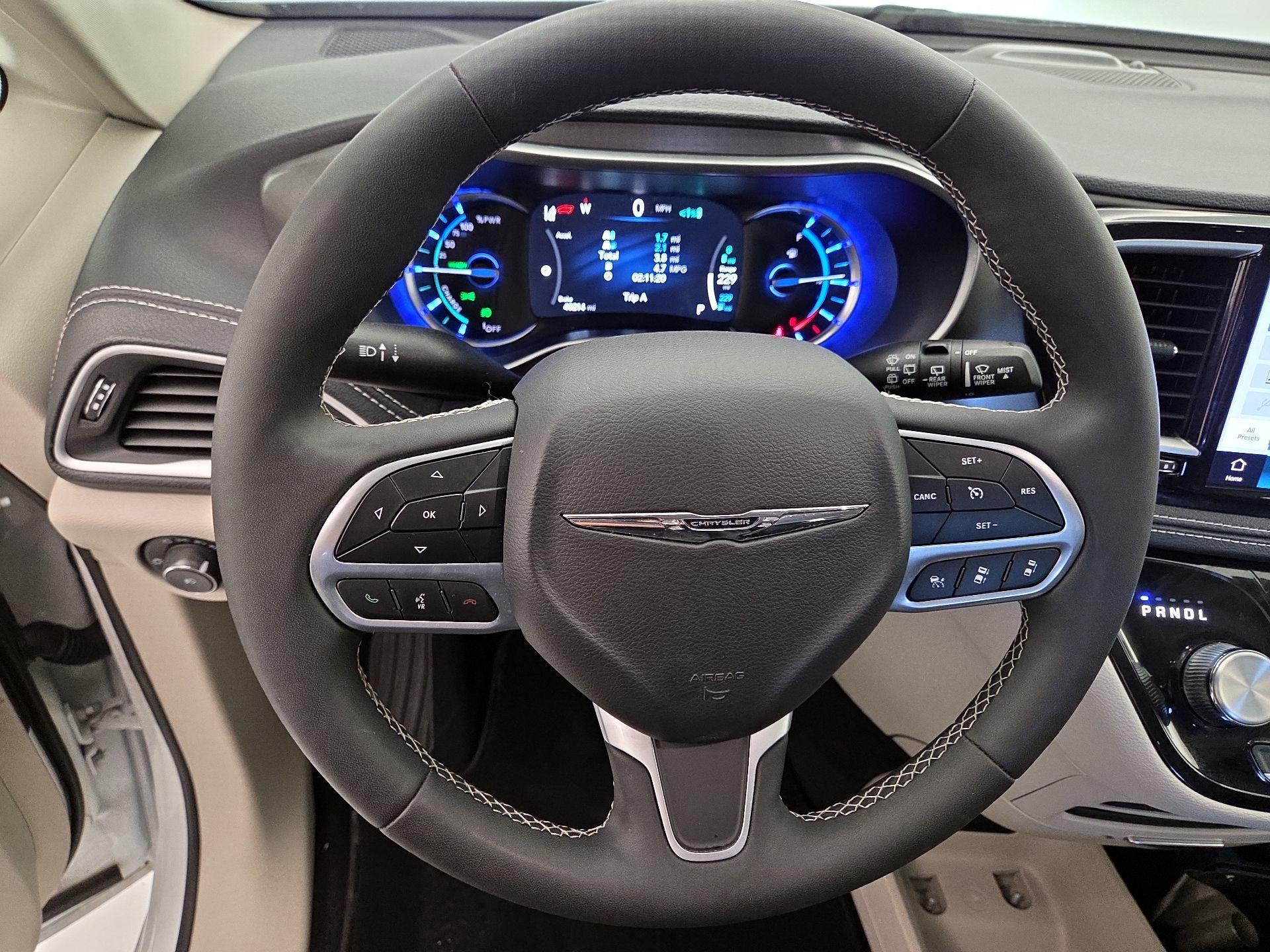 Thumbnail: 2024 Chrysler Pacifica - 10