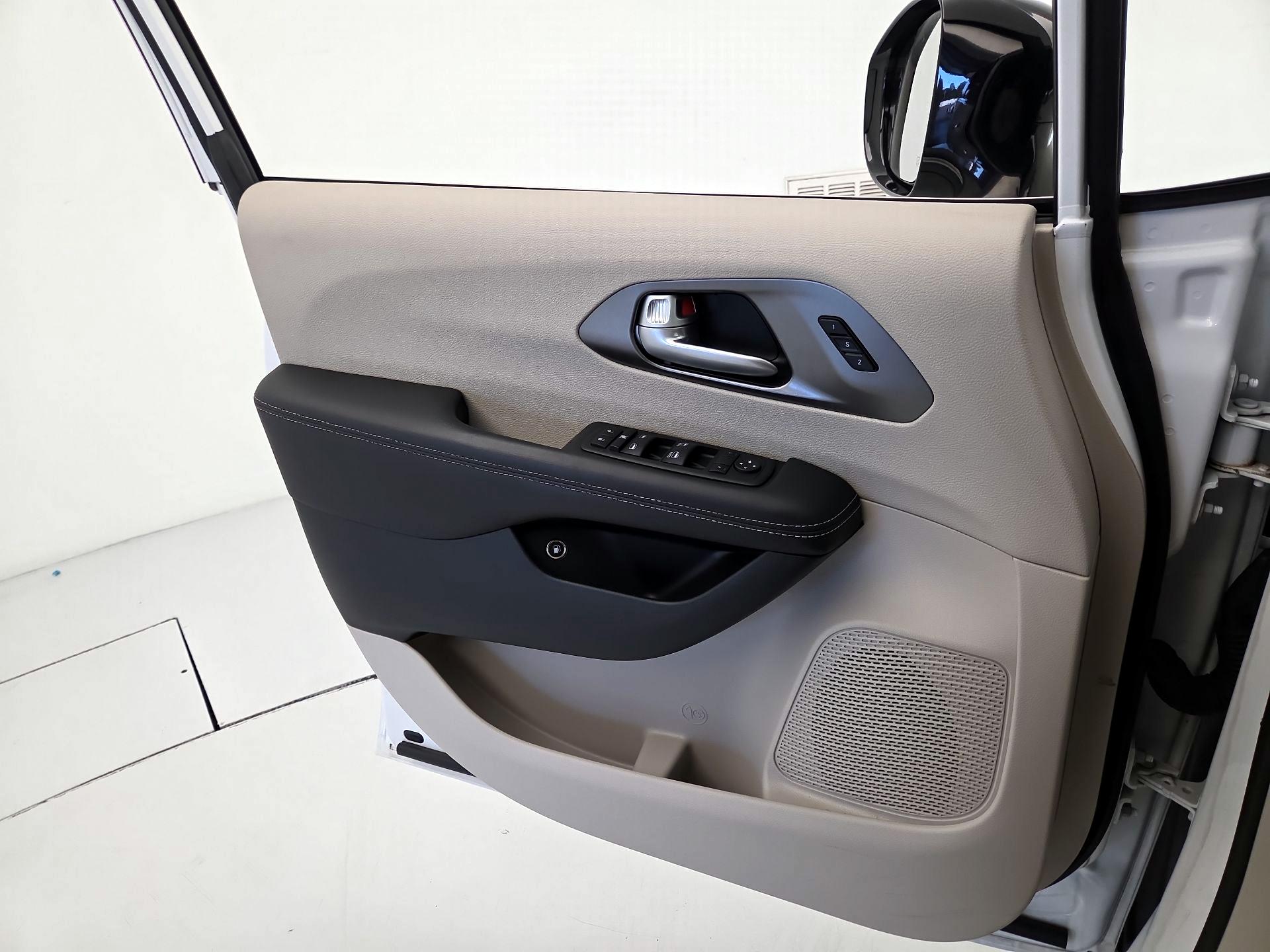 Thumbnail: 2024 Chrysler Pacifica - 12