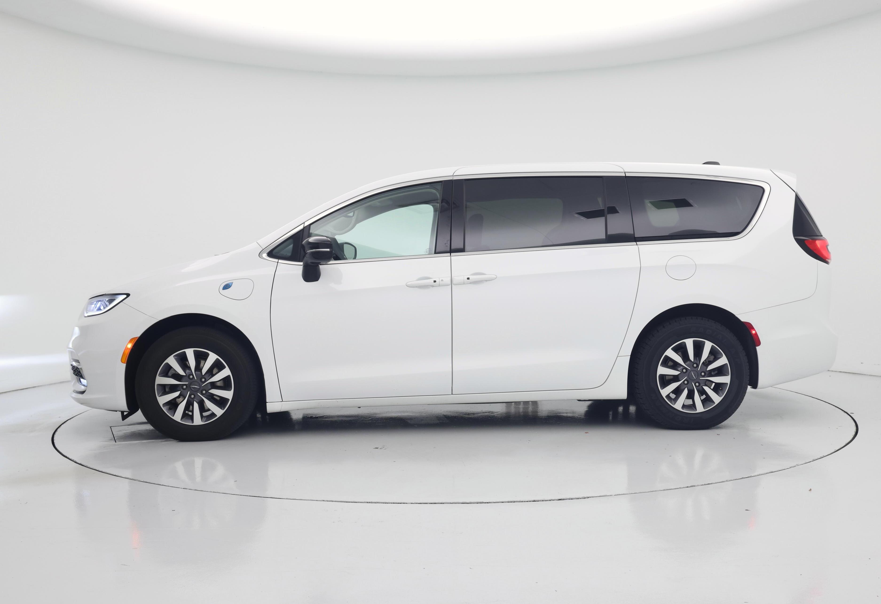 Thumbnail: 2024 Chrysler Pacifica - 3