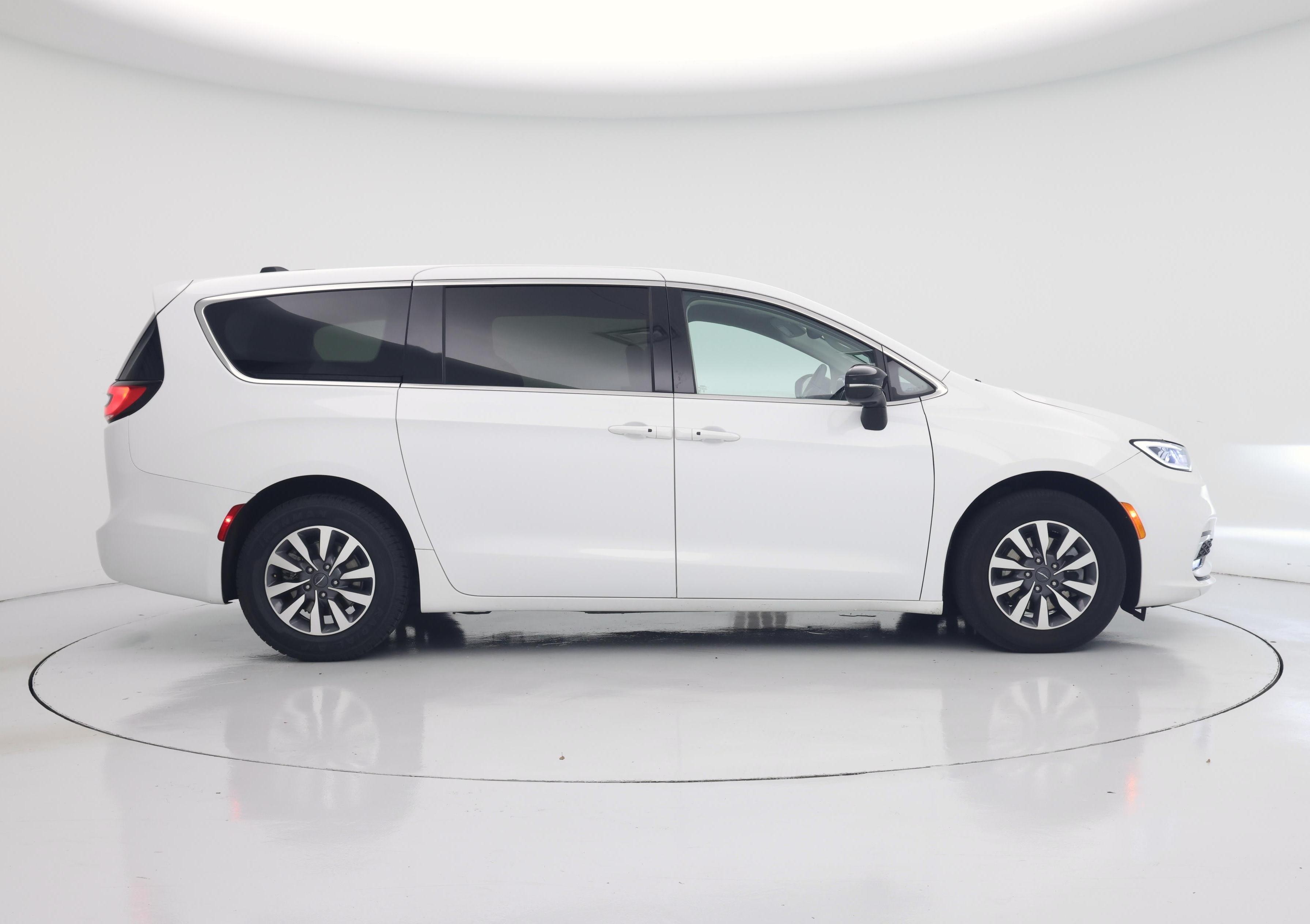 Thumbnail: 2024 Chrysler Pacifica - 7