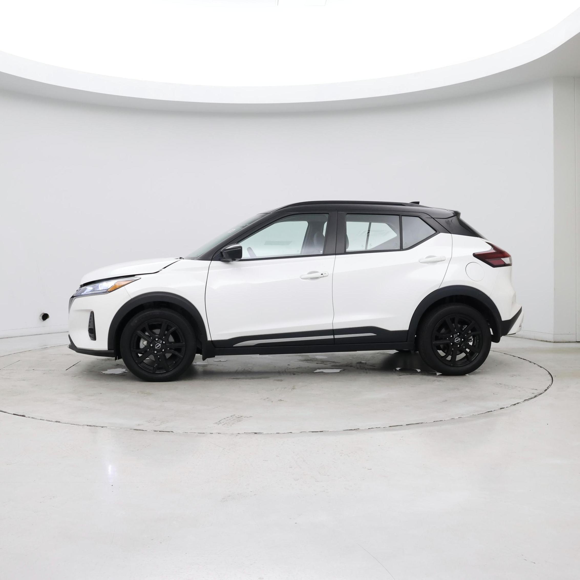 Thumbnail: 2023 Nissan Kicks - 2