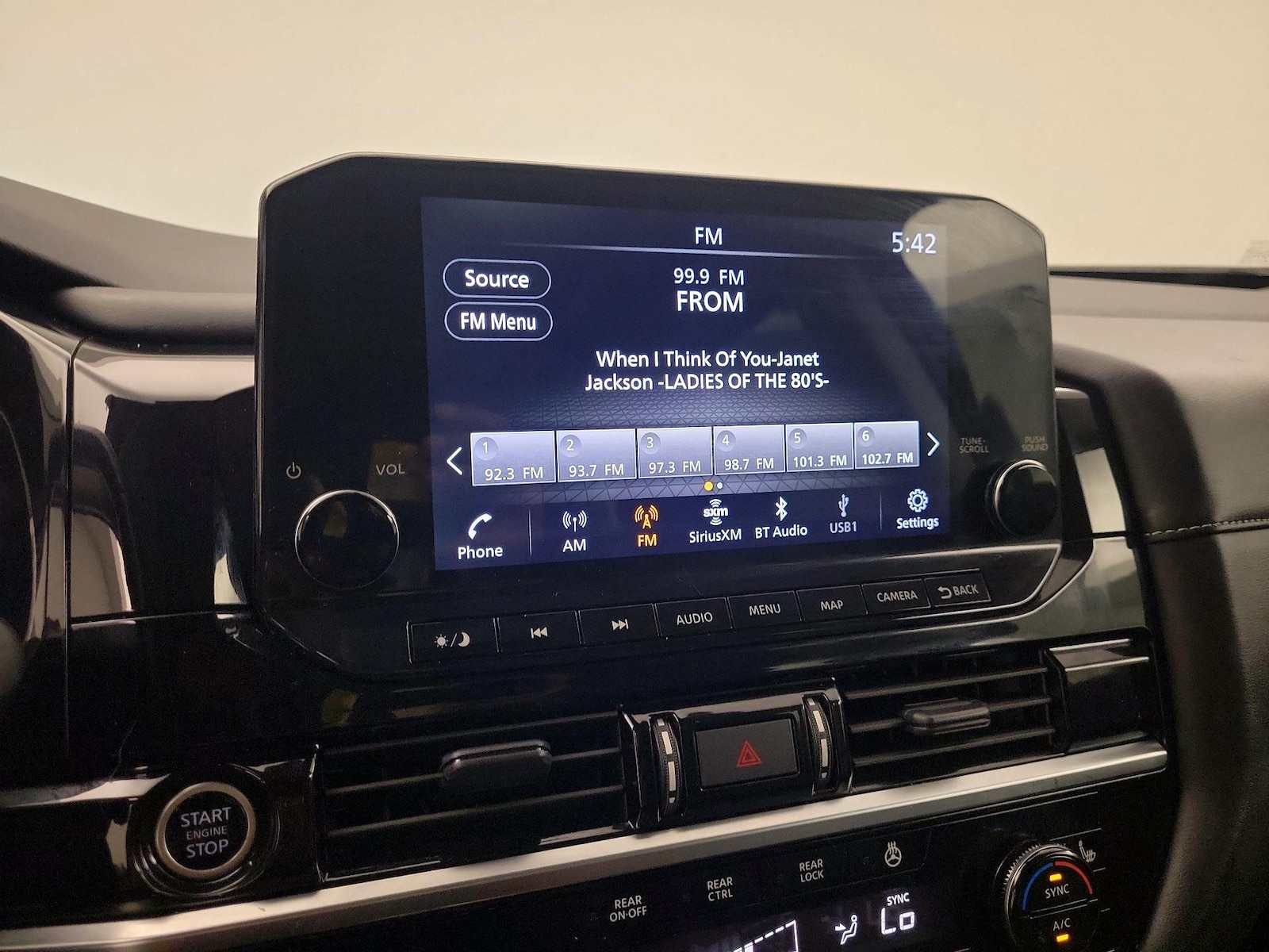 2023 Nissan Pathfinder SL - Photo 16
