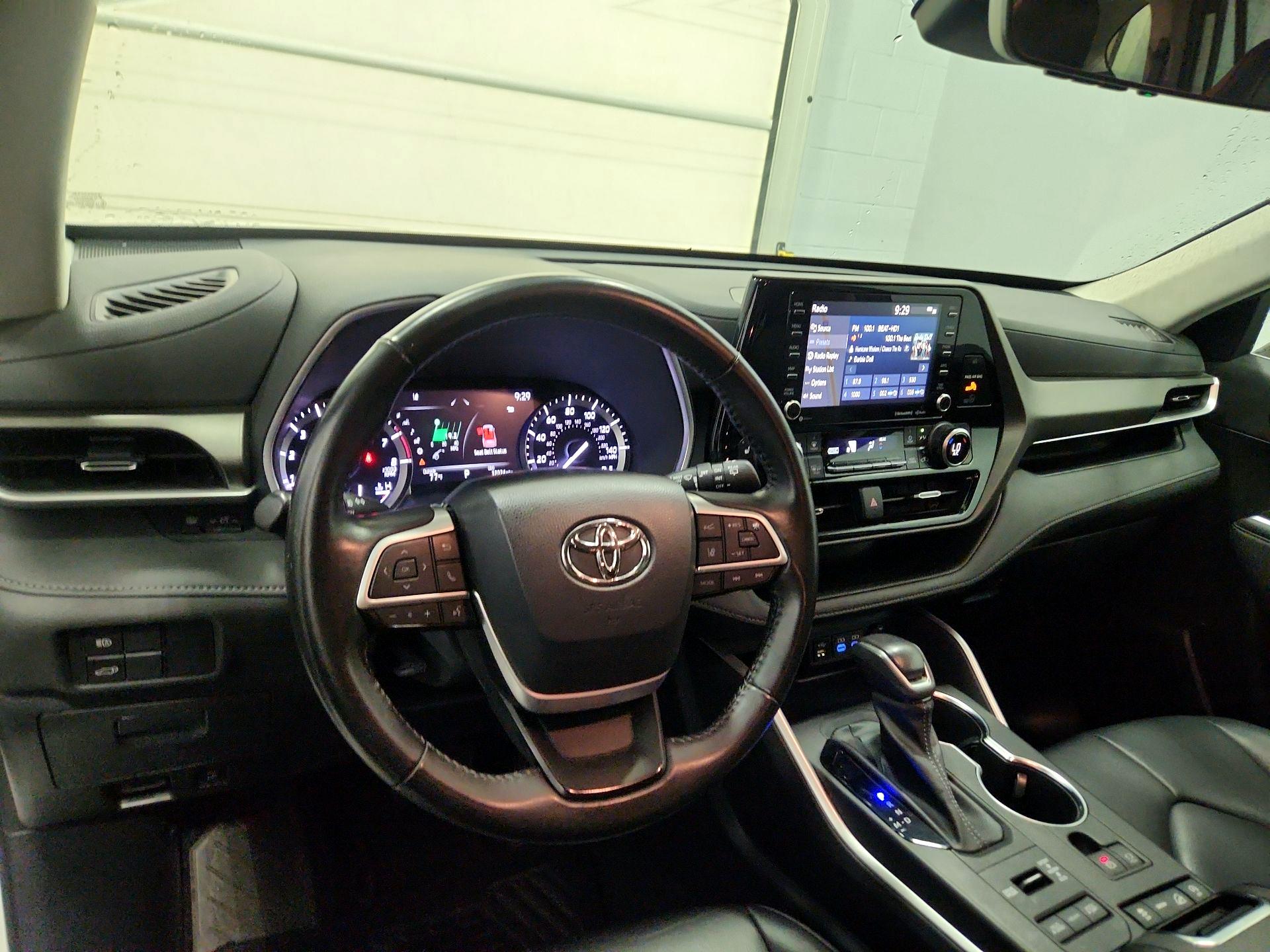 Thumbnail: 2022 Toyota Highlander - 9