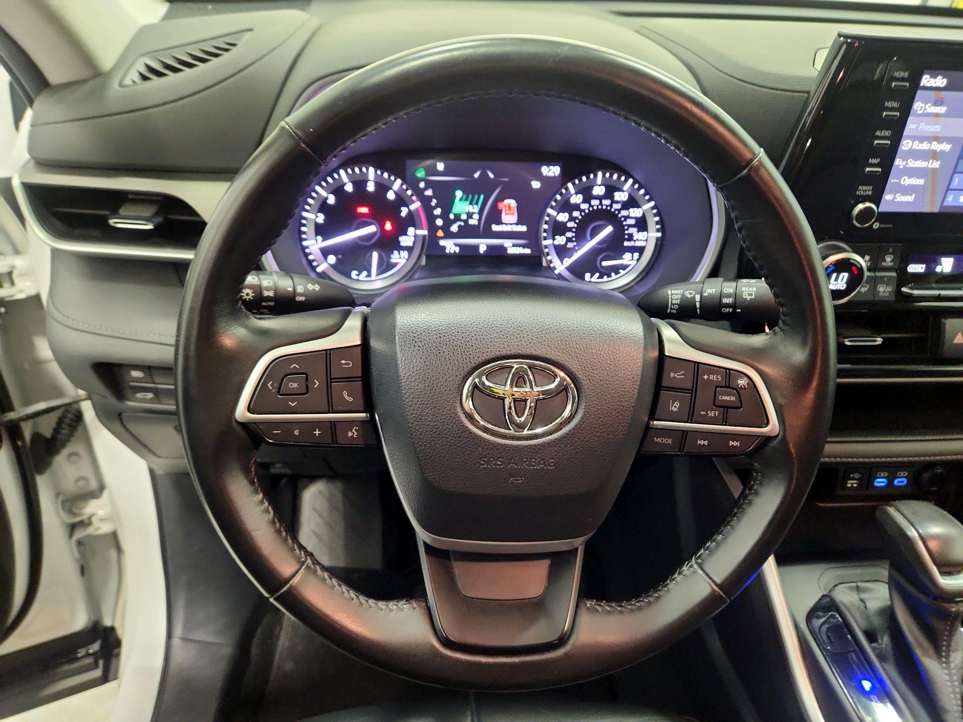 Thumbnail: 2022 Toyota Highlander - 10