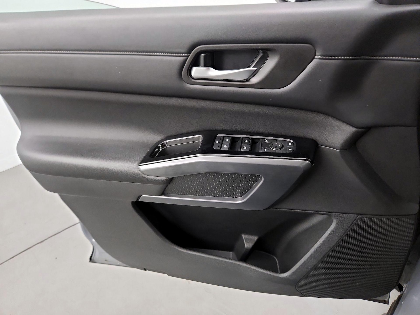 2024 Nissan Pathfinder SL - Photo 13