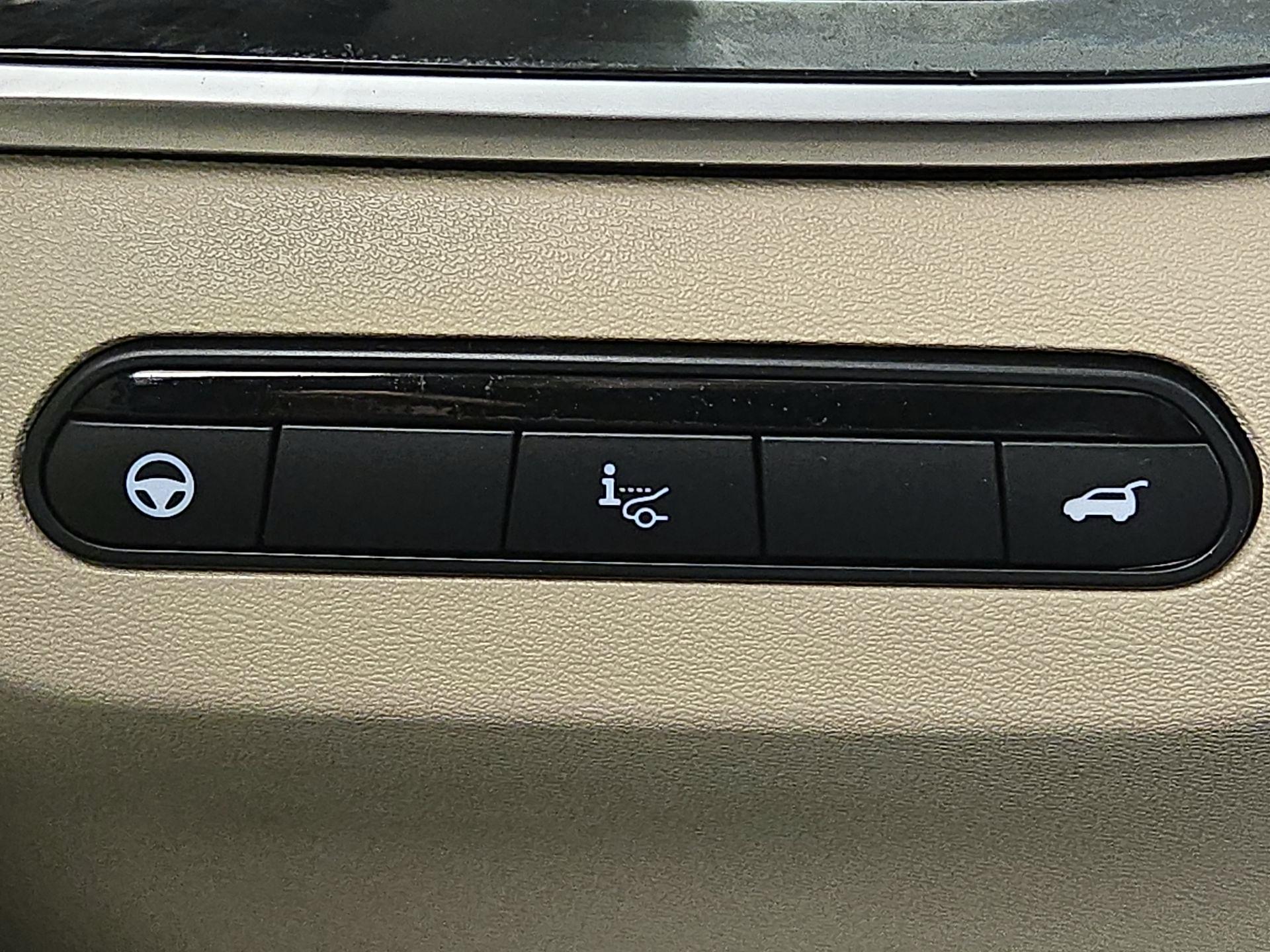 Thumbnail: 2023 INFINITI QX60 - 13