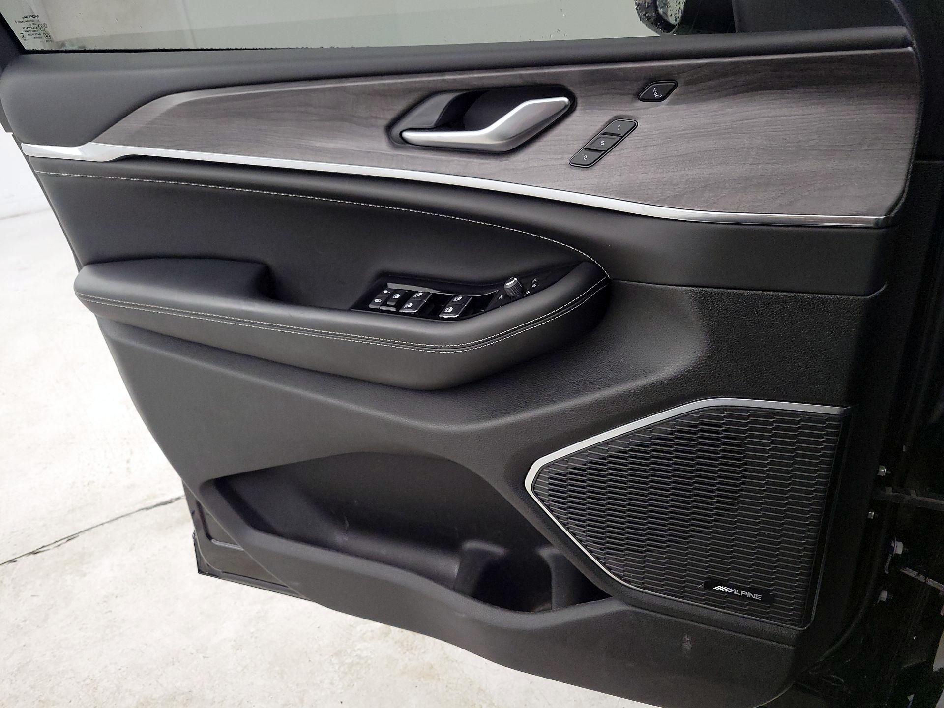 Thumbnail: 2023 Jeep Grand Cherokee L - 12