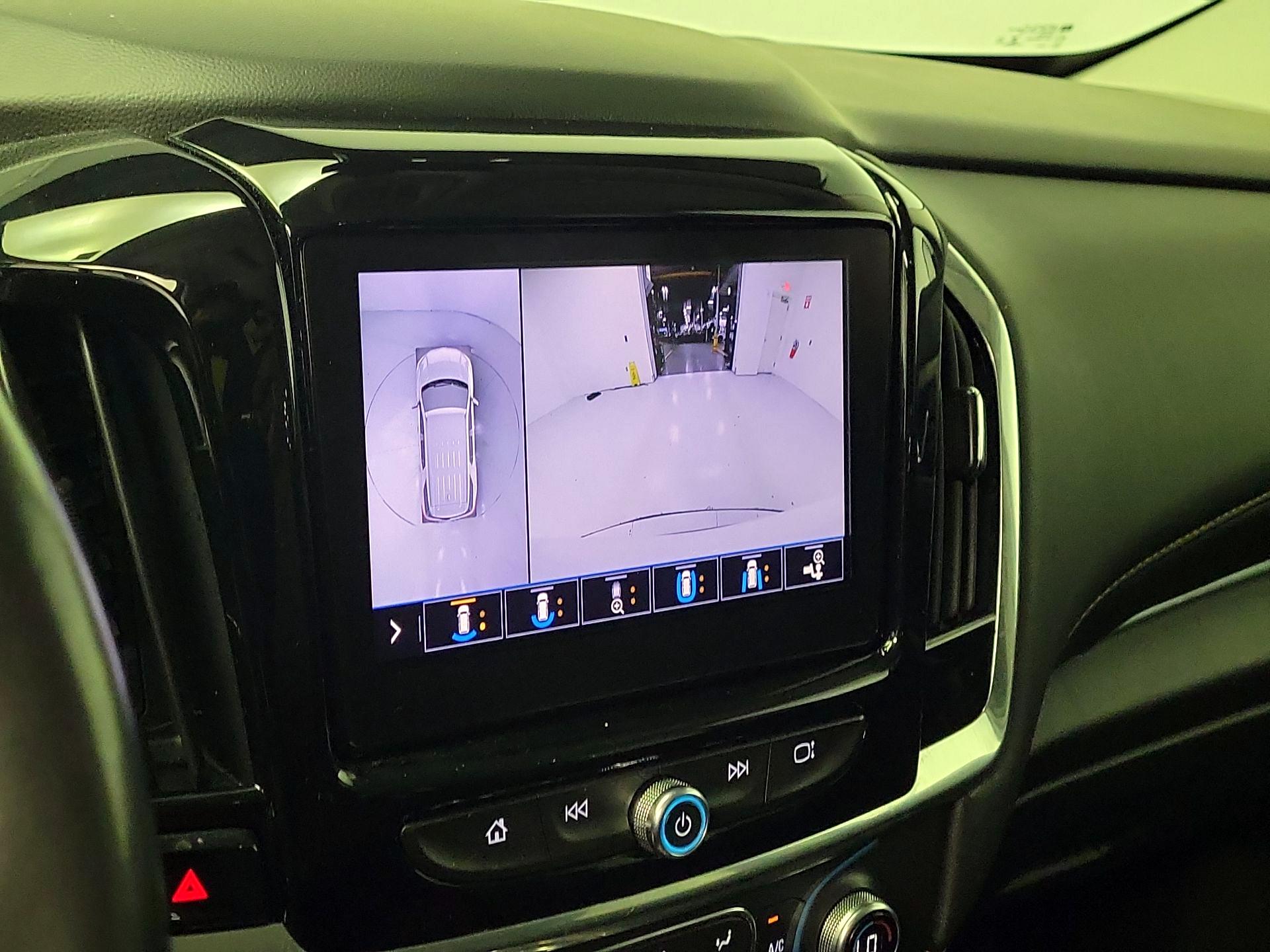 Thumbnail: 2021 Chevrolet Traverse - 14