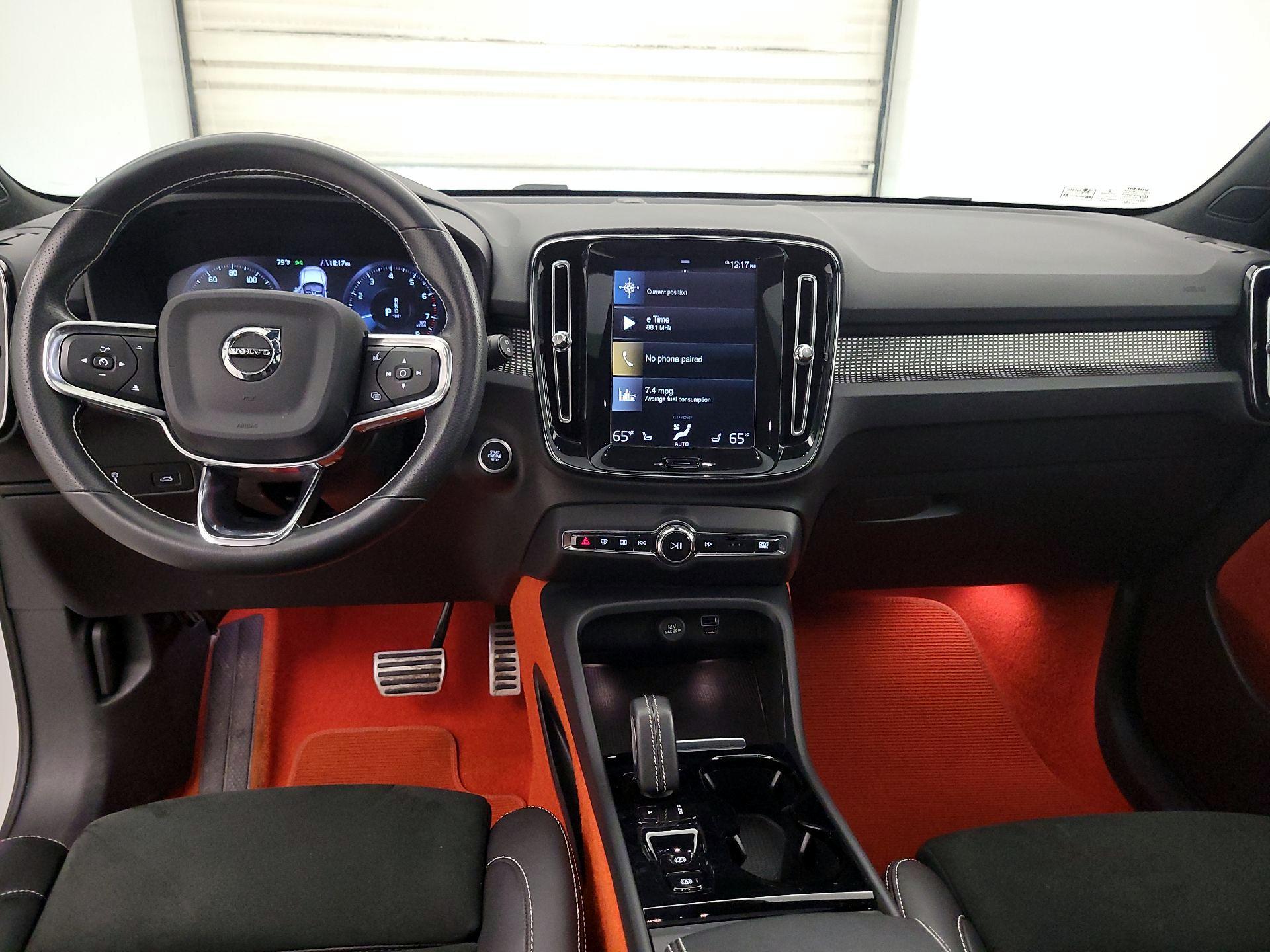 Thumbnail: 2021 Volvo XC40 - 9