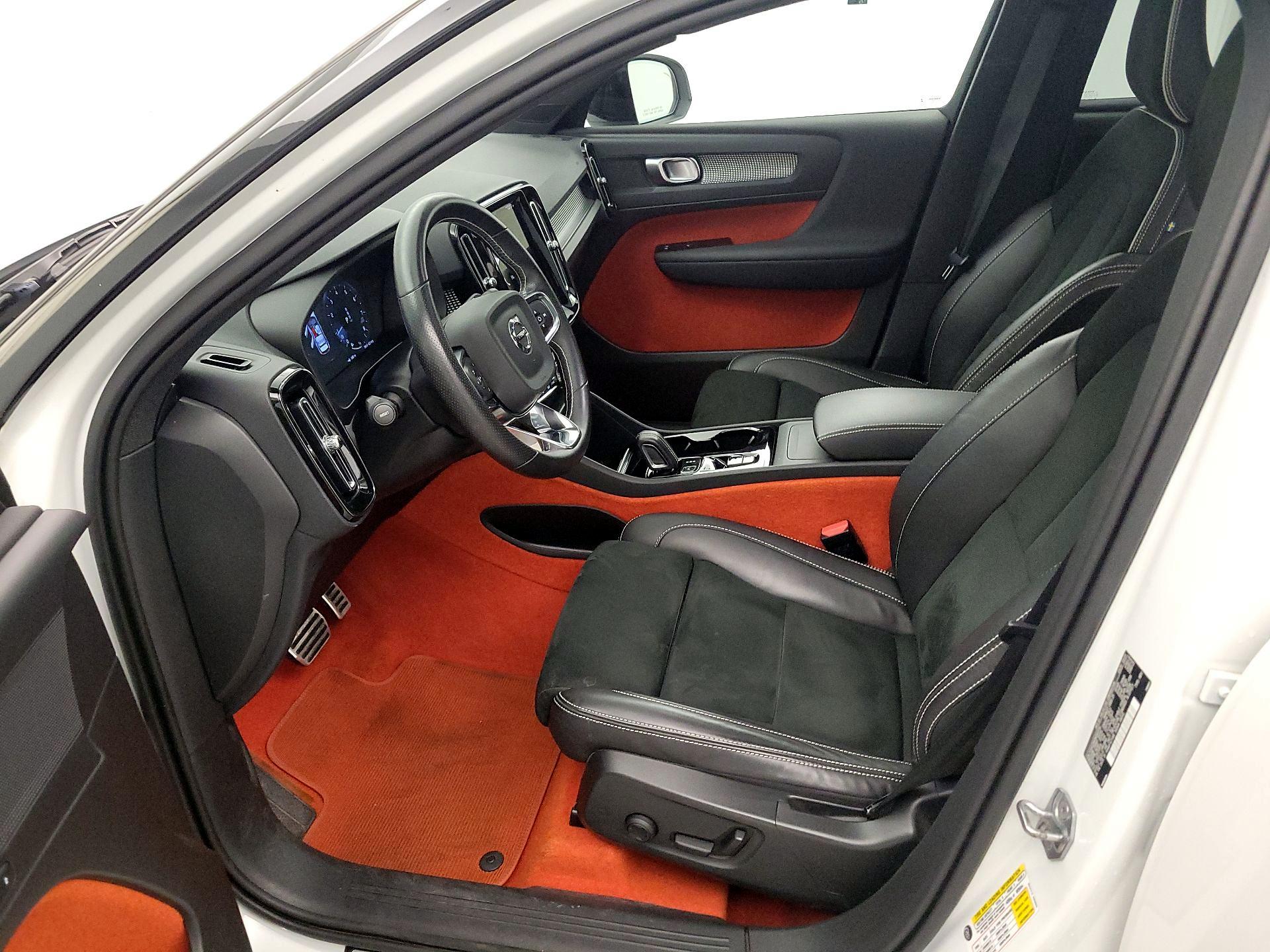 Thumbnail: 2021 Volvo XC40 - 11