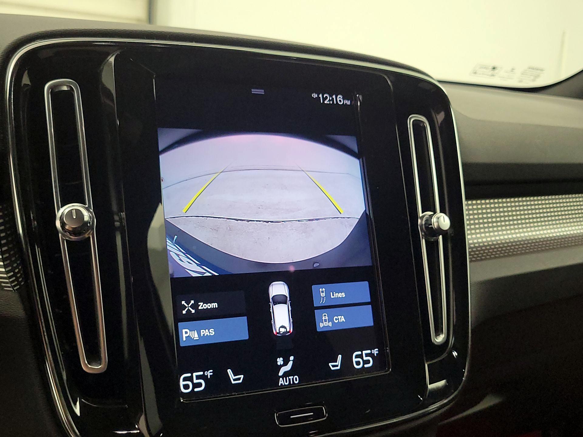 Thumbnail: 2021 Volvo XC40 - 14