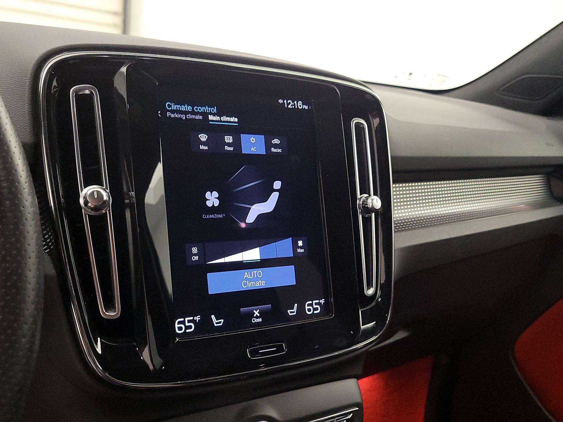 Thumbnail: 2021 Volvo XC40 - 16