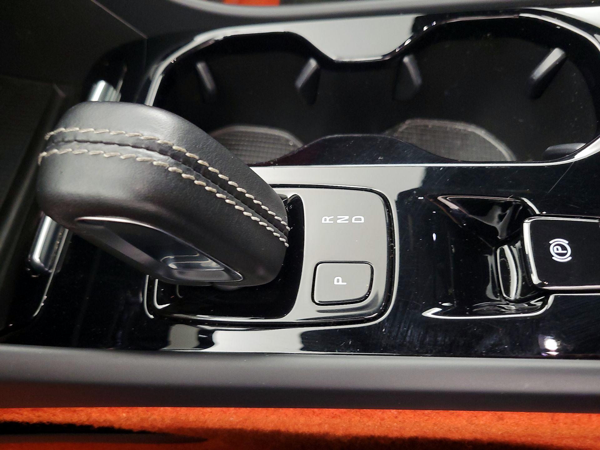Thumbnail: 2021 Volvo XC40 - 17