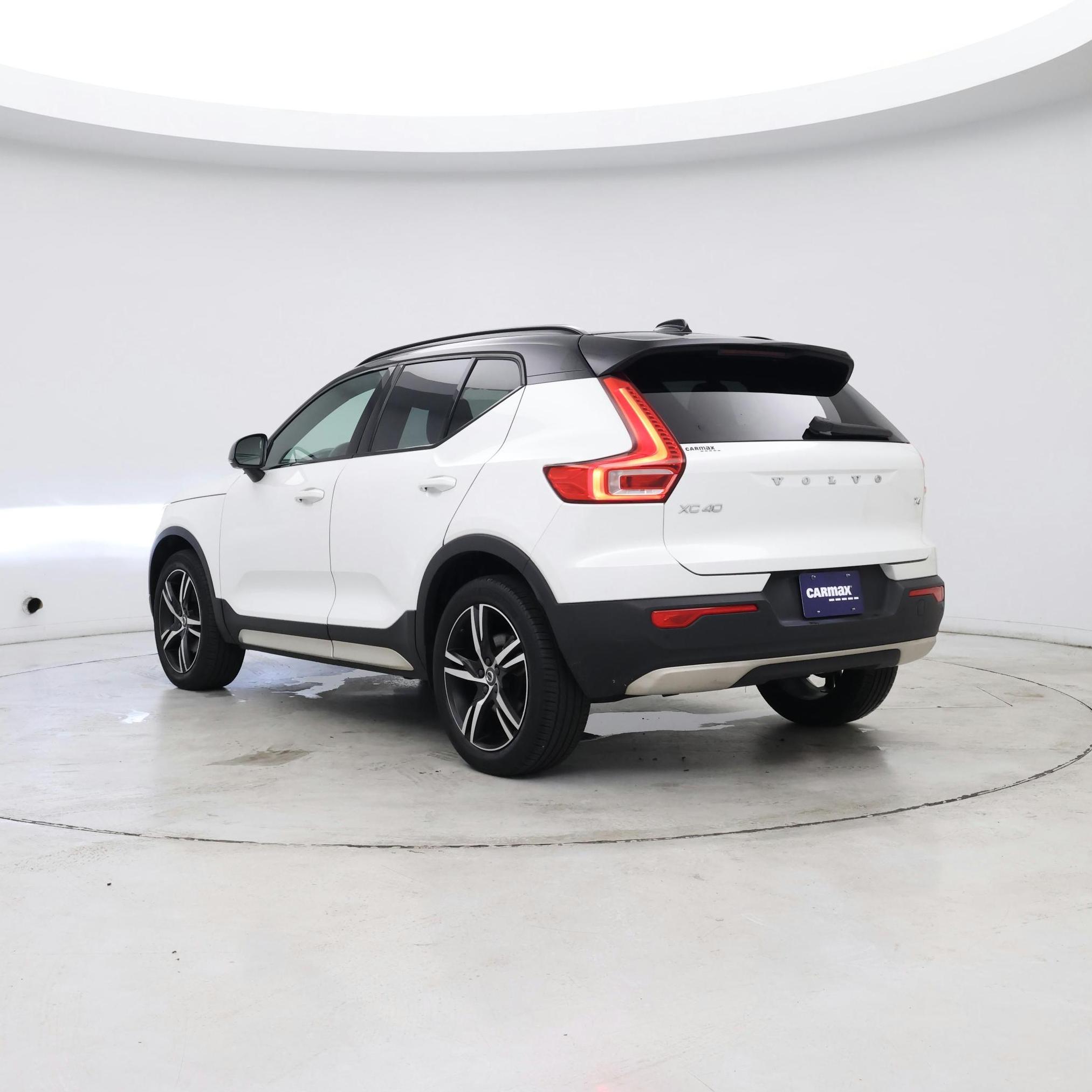 Thumbnail: 2021 Volvo XC40 - 2