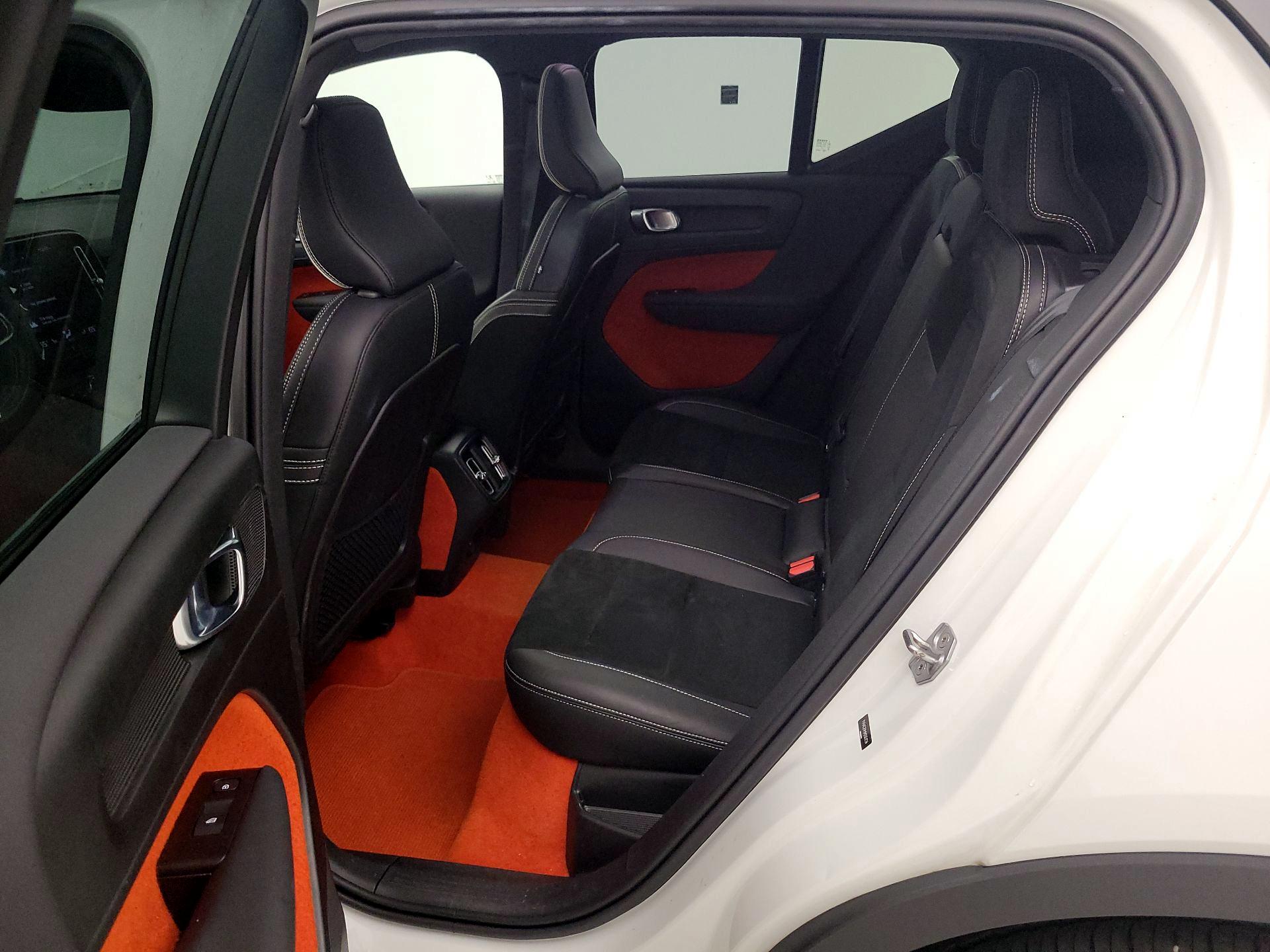 Thumbnail: 2021 Volvo XC40 - 20