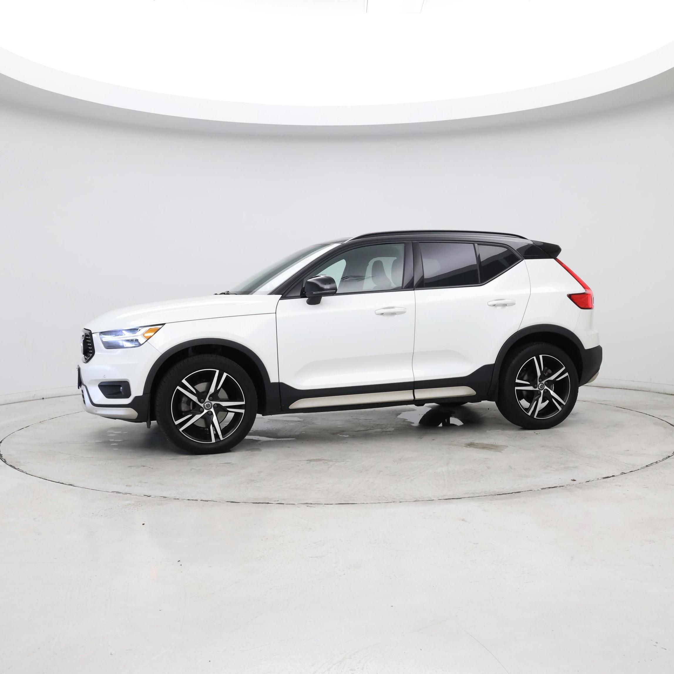 Thumbnail: 2021 Volvo XC40 - 4