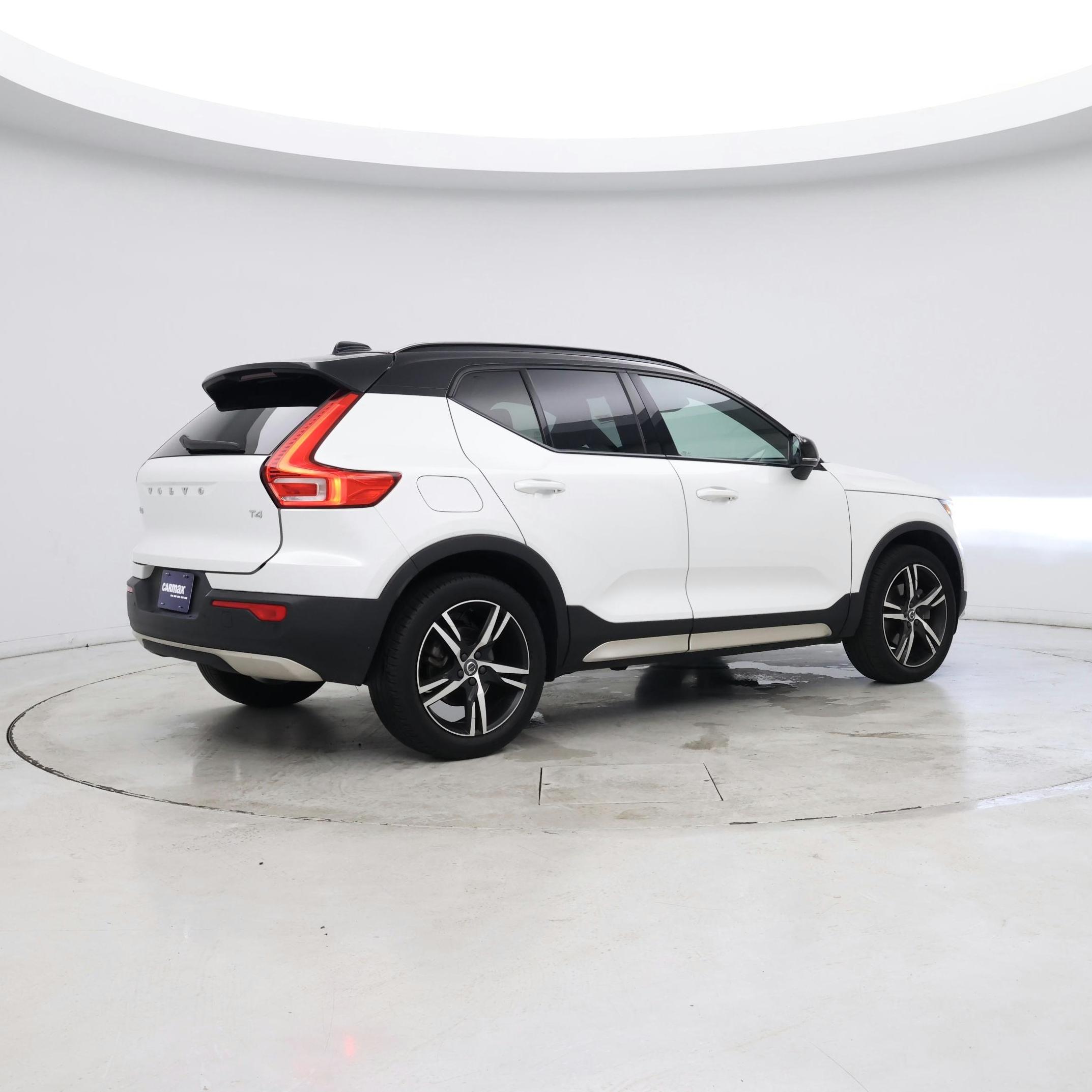 Thumbnail: 2021 Volvo XC40 - 7