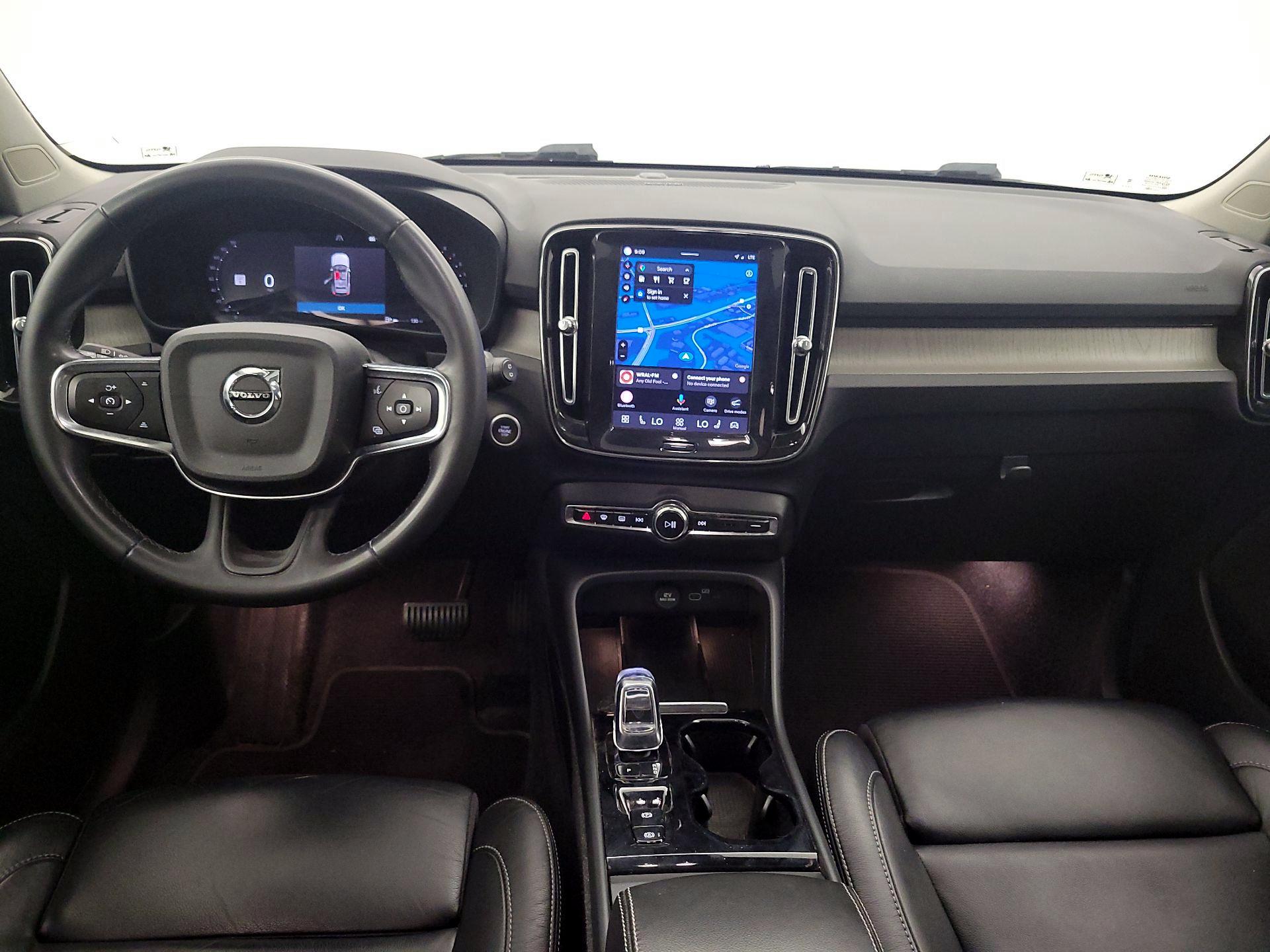 Thumbnail: 2023 Volvo XC40 - 9