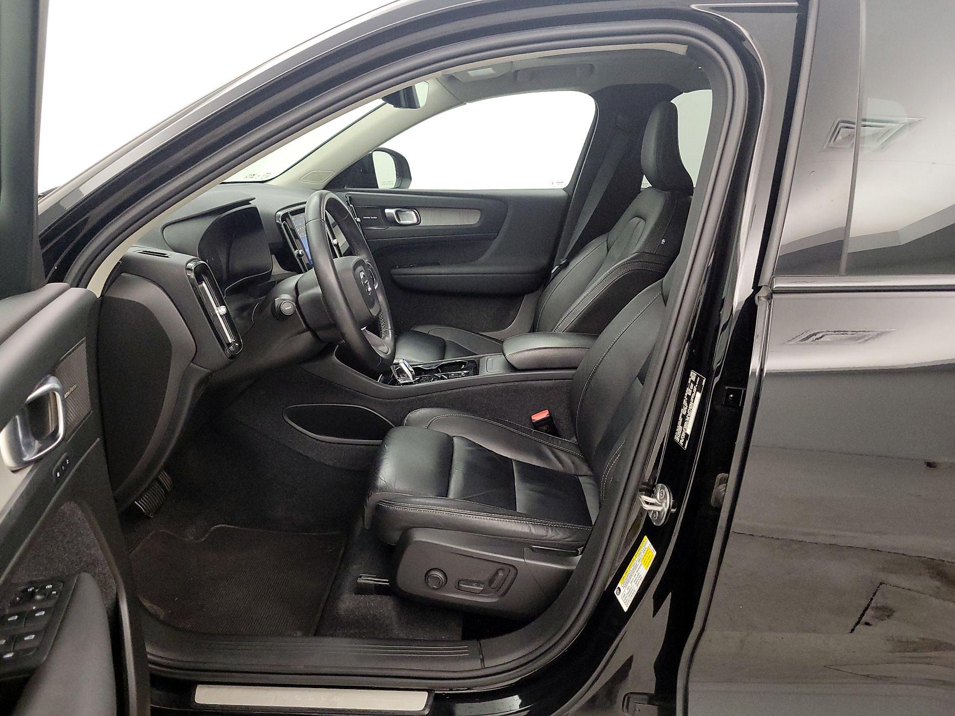 Thumbnail: 2023 Volvo XC40 - 11