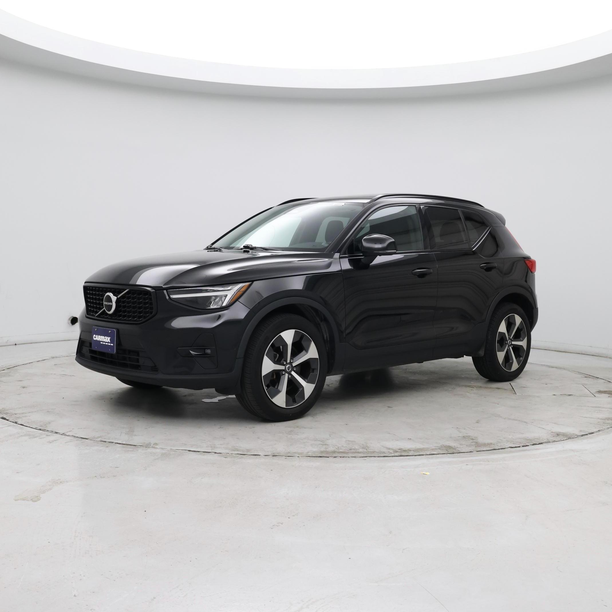 Thumbnail: 2023 Volvo XC40 - 3