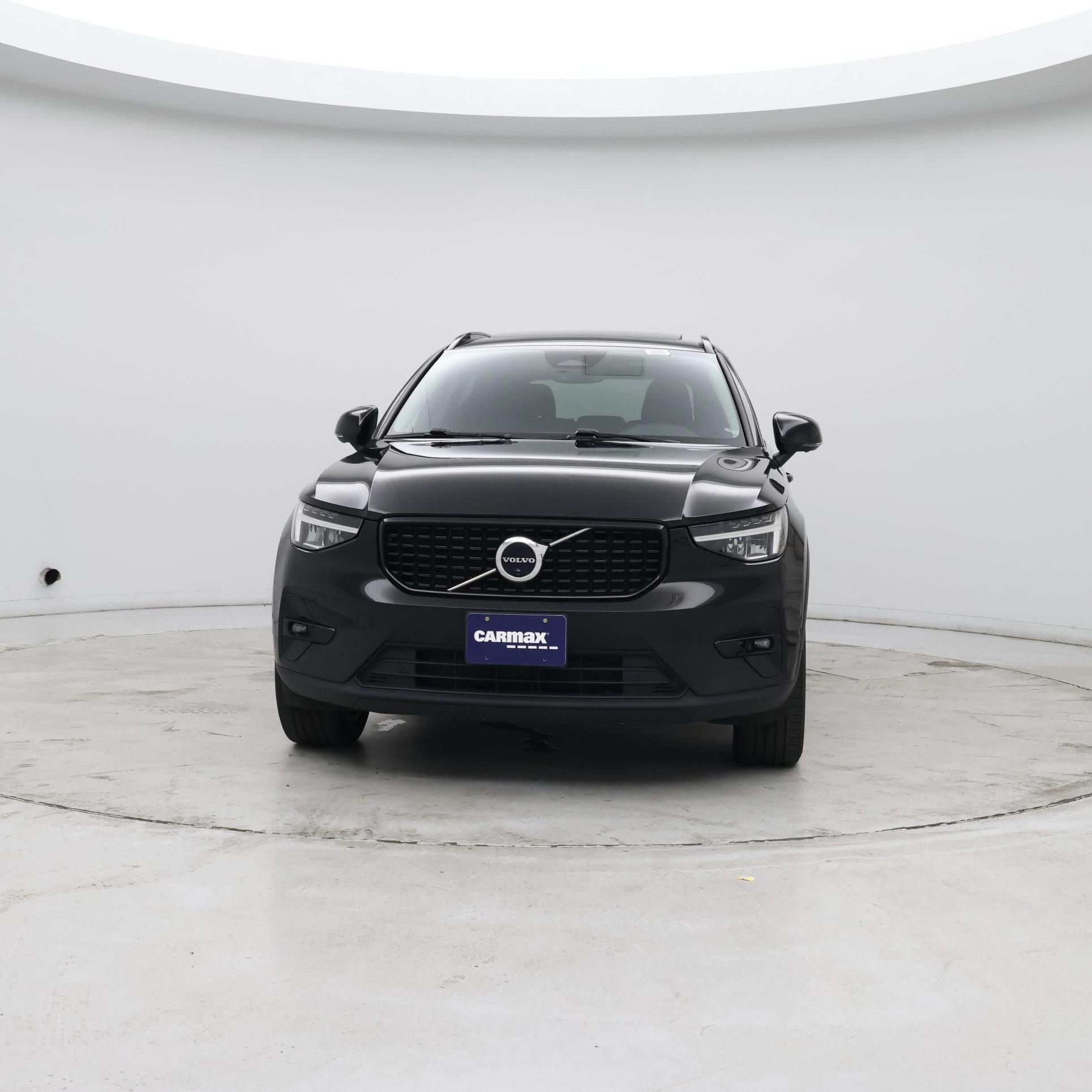 Thumbnail: 2023 Volvo XC40 - 4