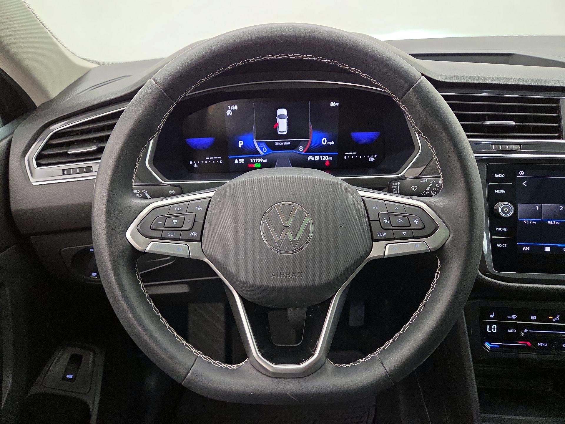 Thumbnail: 2023 Volkswagen Tiguan - 10