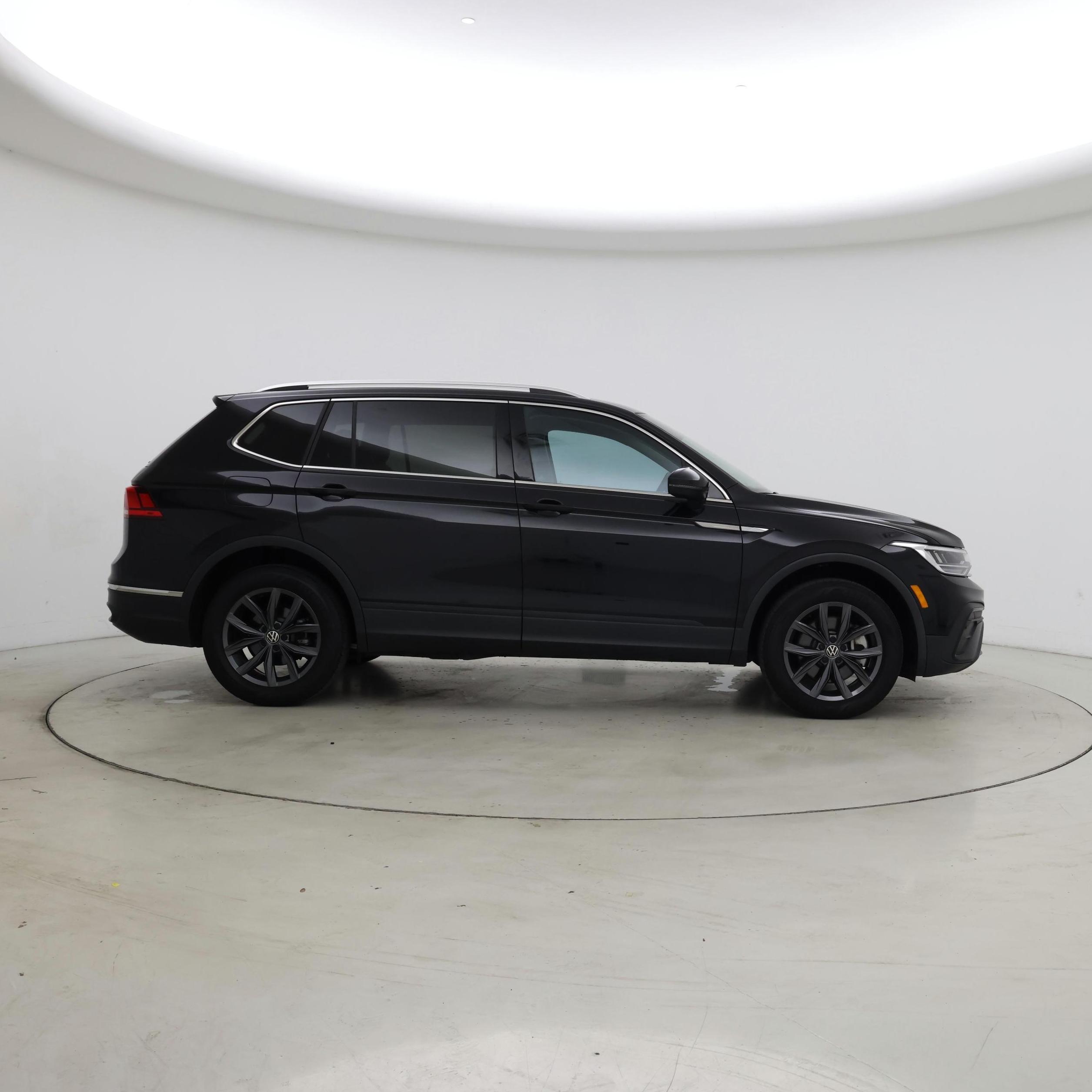 Thumbnail: 2023 Volkswagen Tiguan - 7