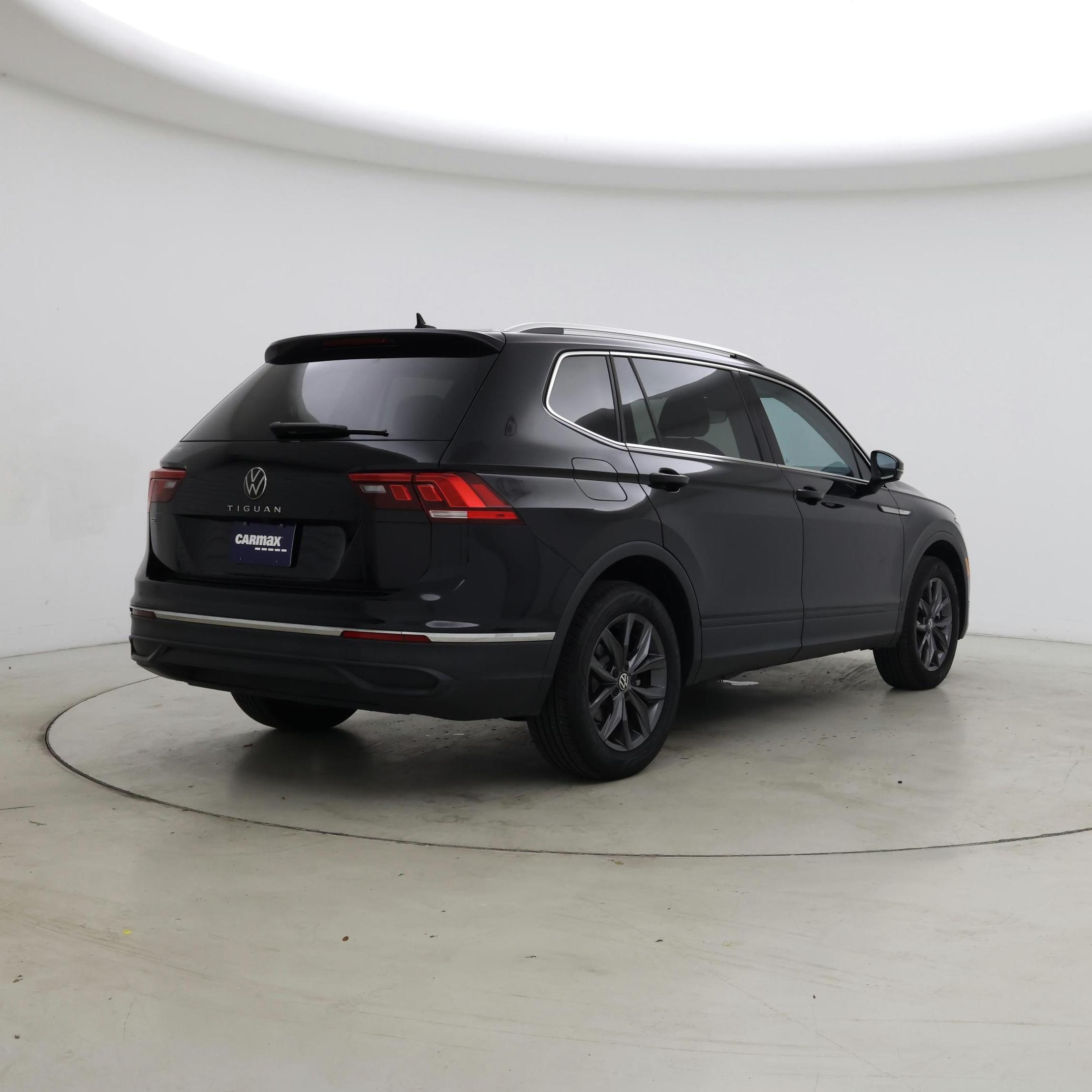 Thumbnail: 2023 Volkswagen Tiguan - 8