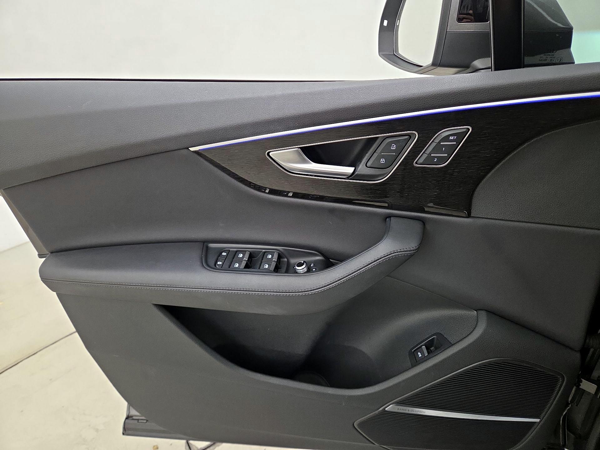 Thumbnail: 2023 Audi Q7 - 12