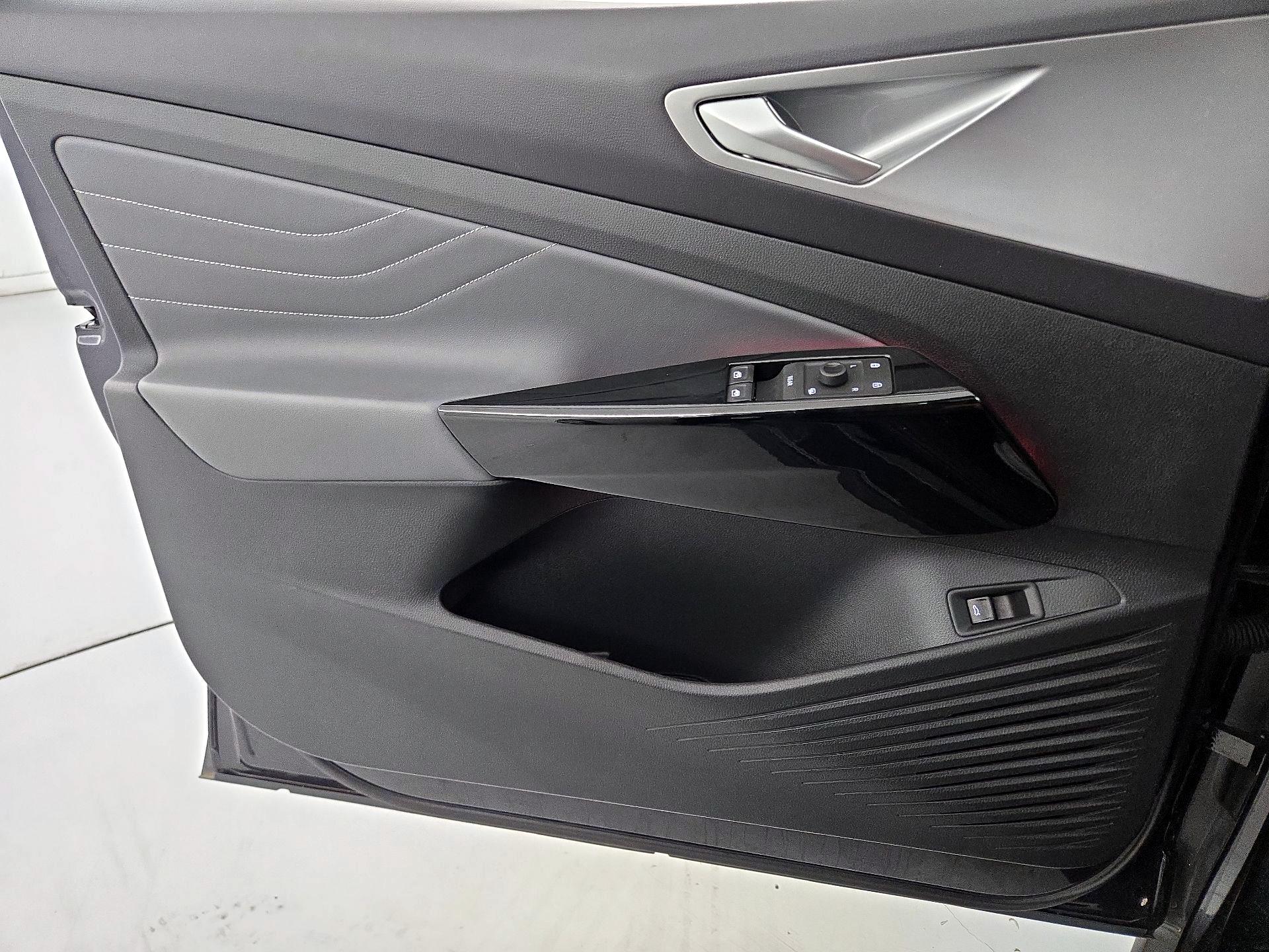 Thumbnail: 2023 Volkswagen ID.4 - 12