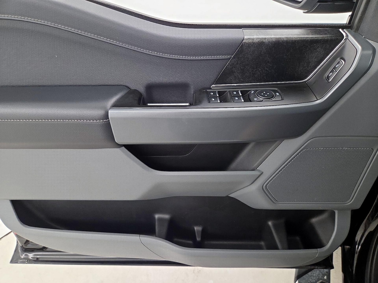 2023 Ford F-150 XLT - Photo 13